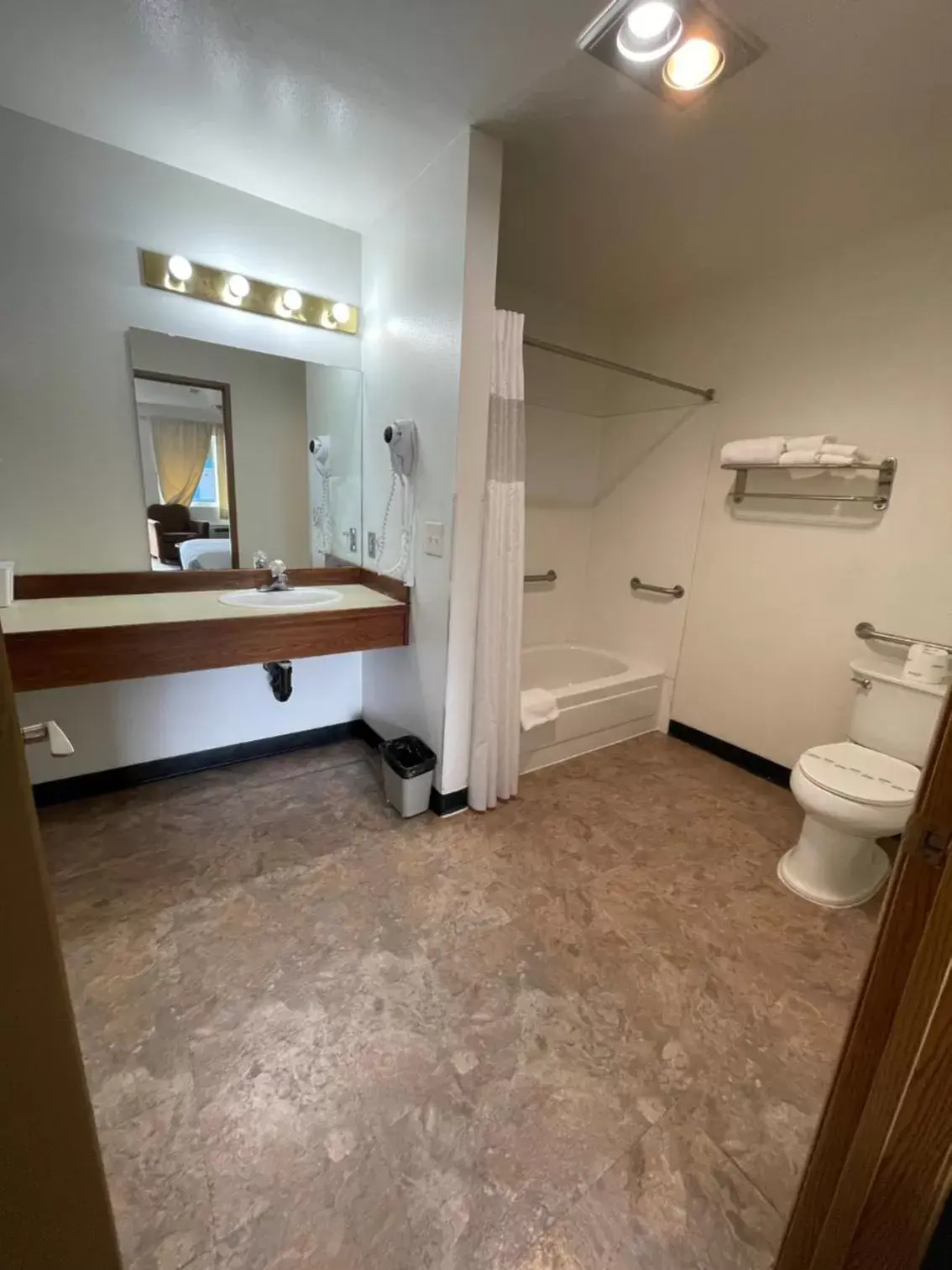 Bathroom in Fairground Inn