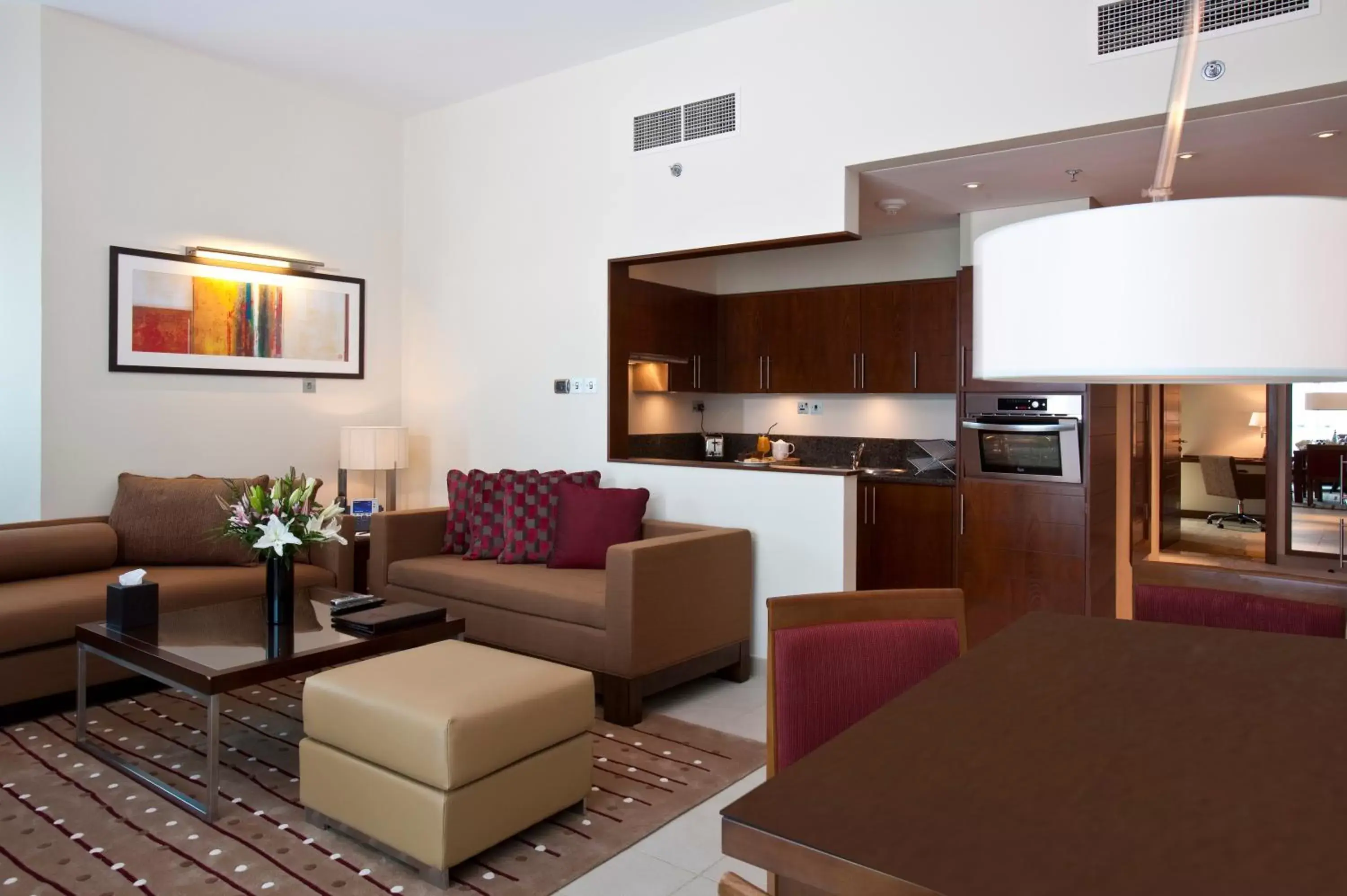 Bed, Kitchen/Kitchenette in Grand Millennium Al Wahda Hotel and Executive Apartments Abu Dhabi