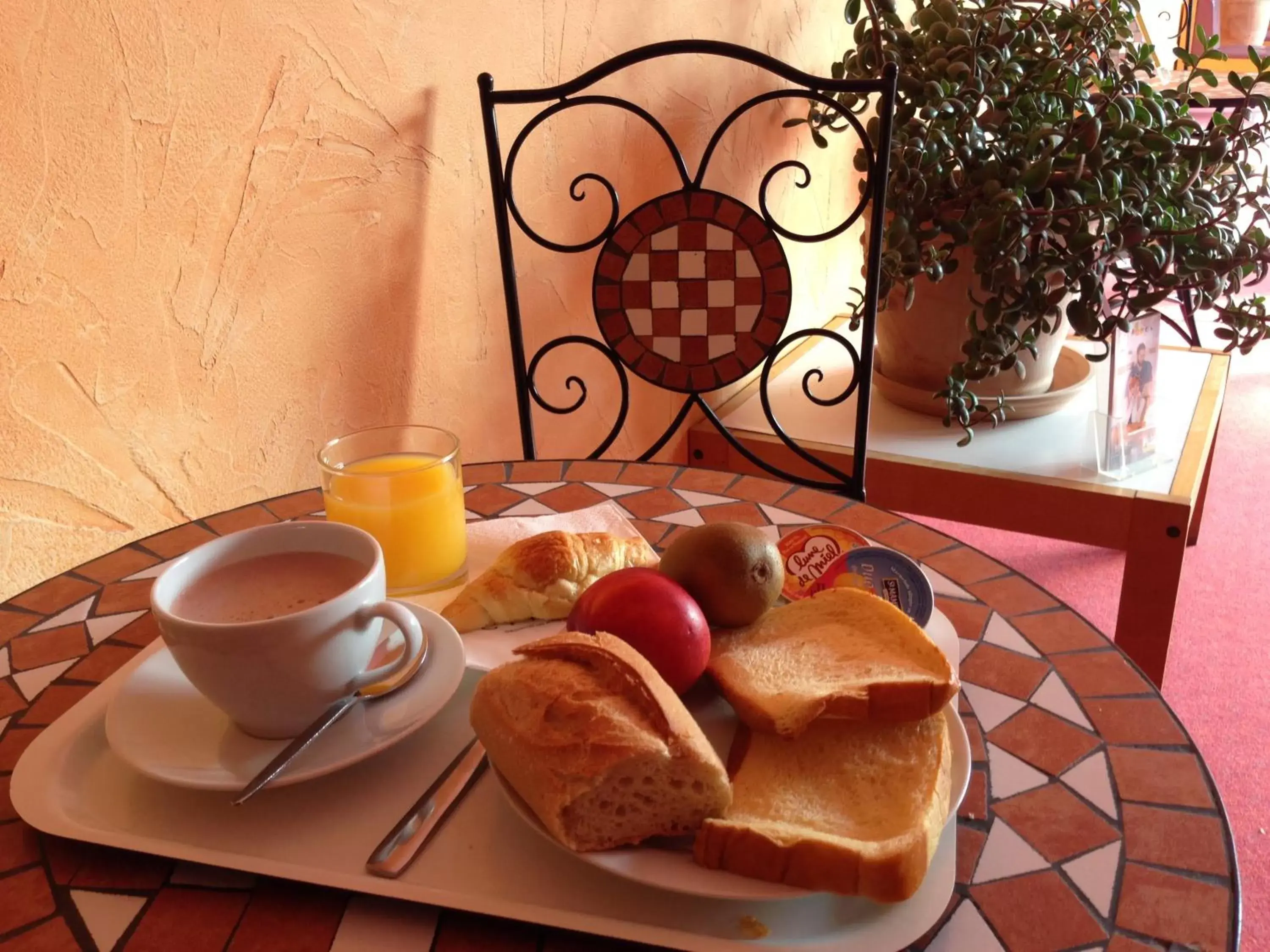 Food, Breakfast in Logis Hôtel Atrium Epinal