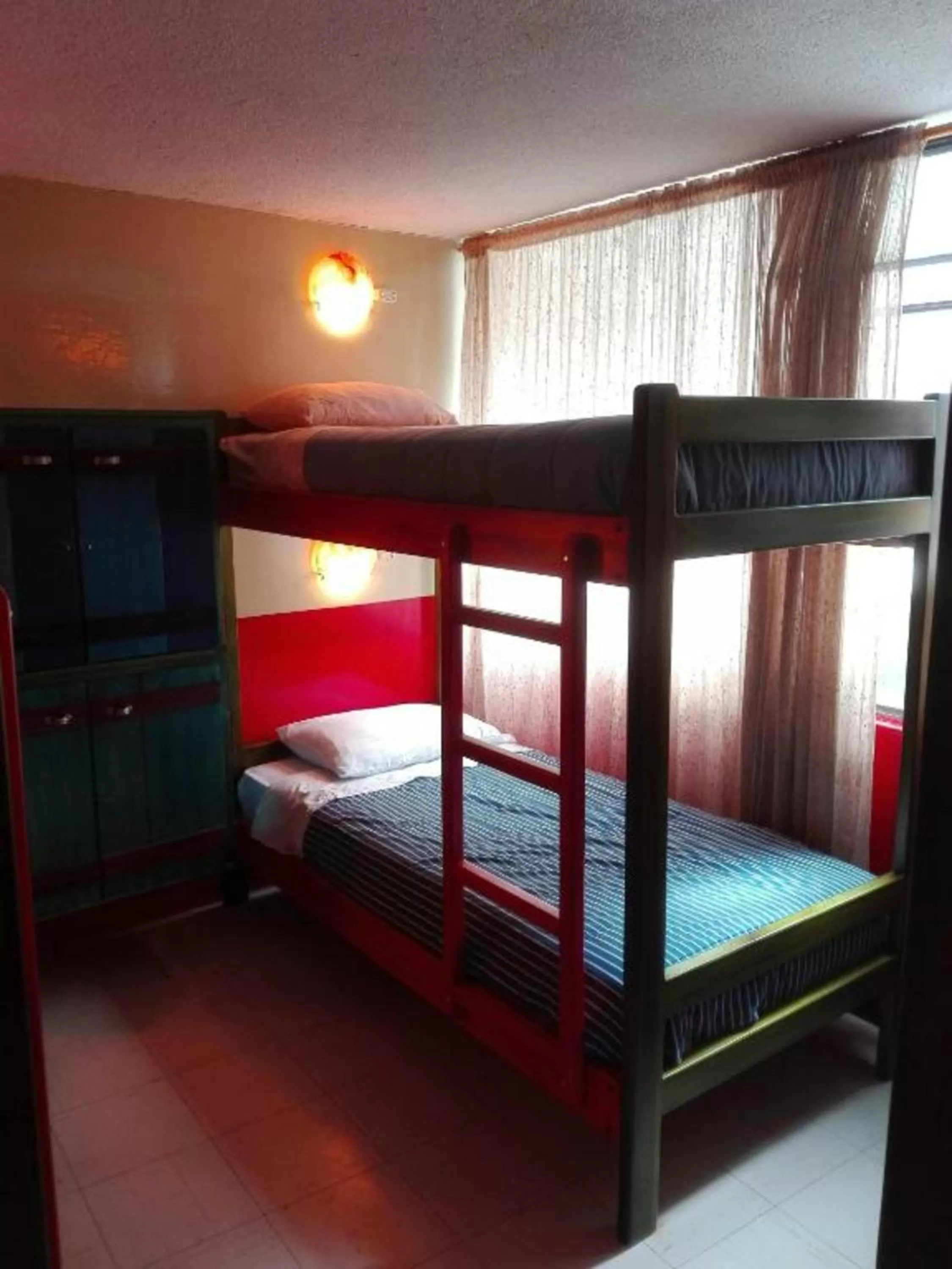 Photo of the whole room, Bed in Flying Donkey