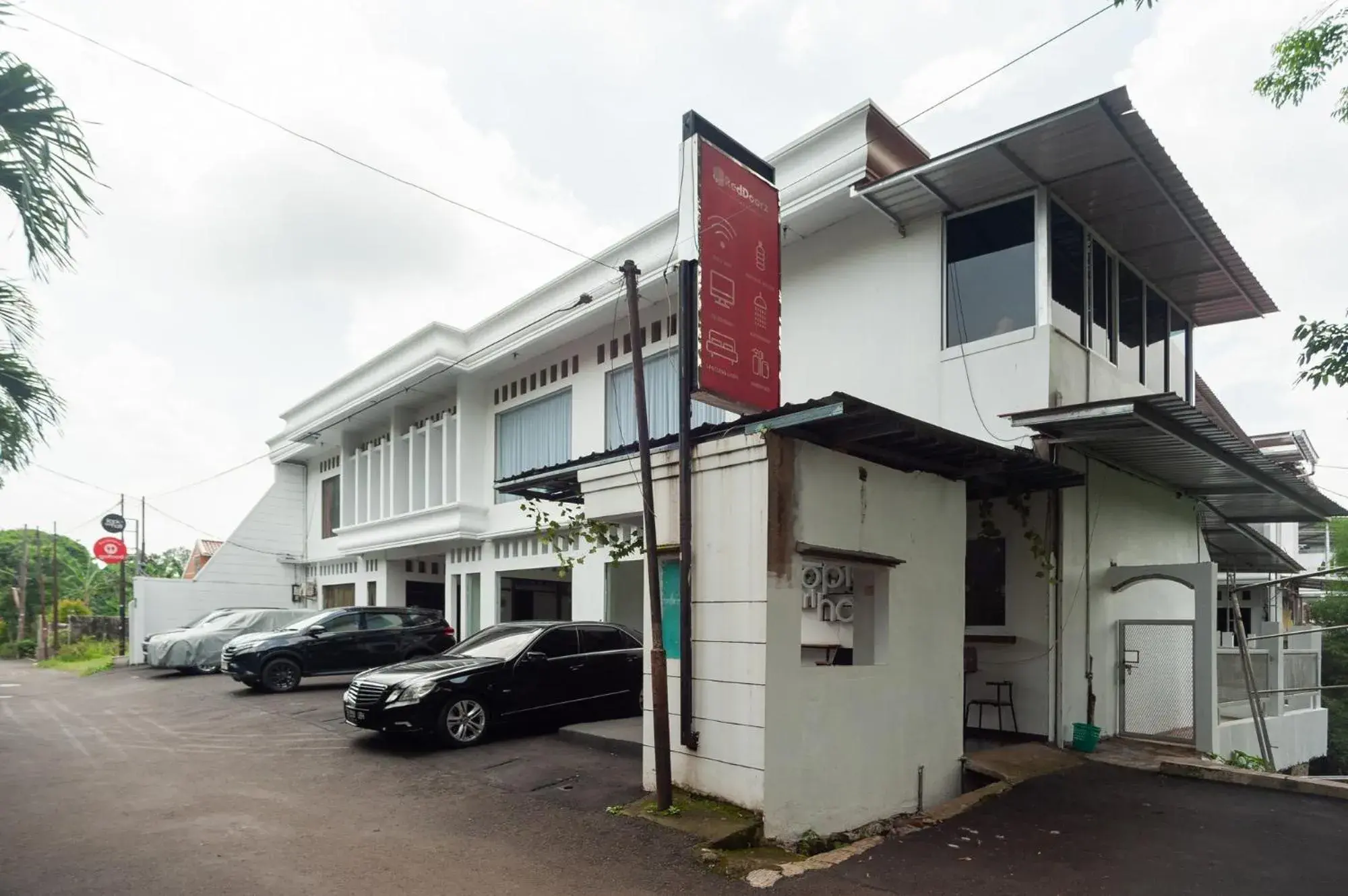 Property Building in RedDoorz Syariah near Taman Air Mancur Bogor