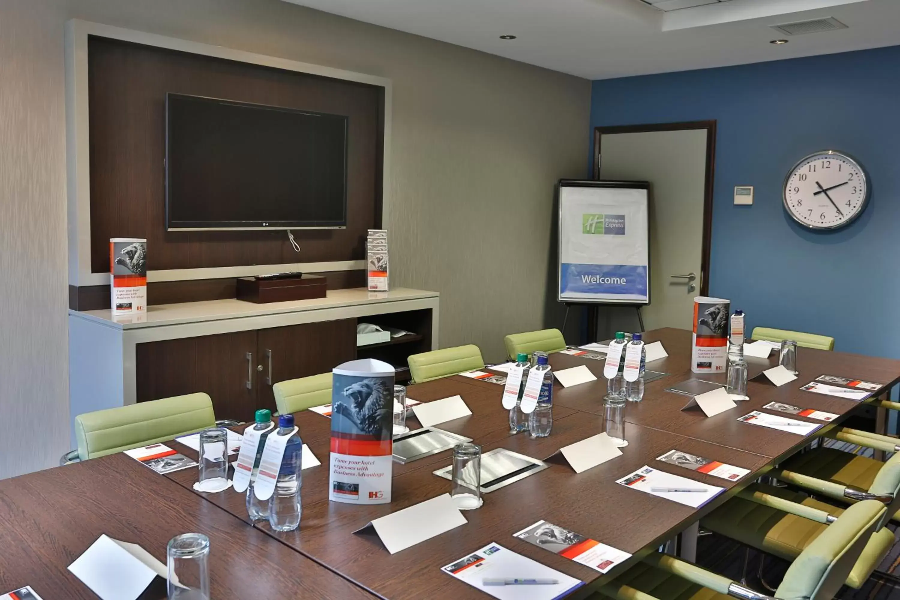 Meeting/conference room, TV/Entertainment Center in Holiday Inn Express Windsor, an IHG Hotel