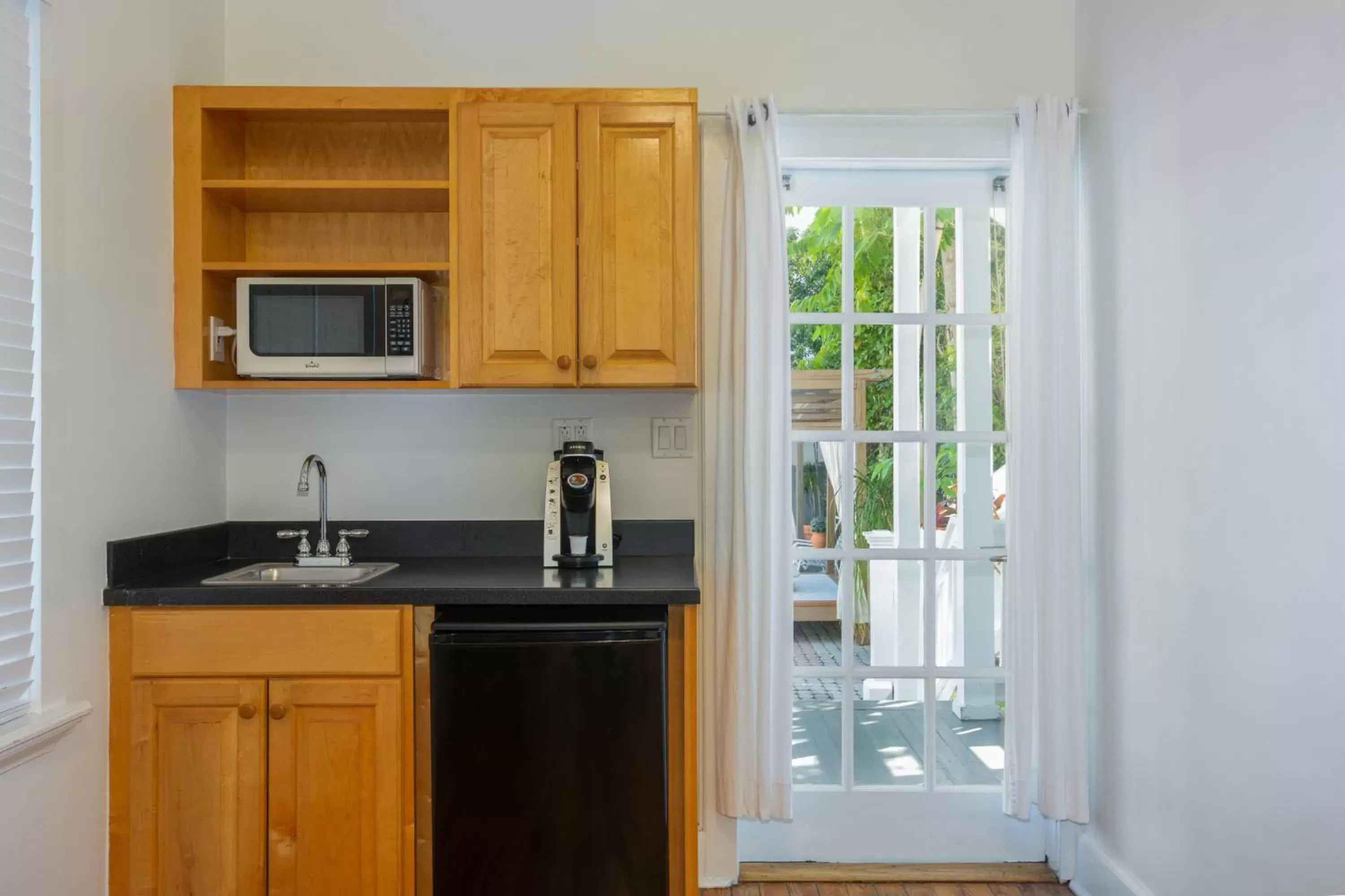 Coffee/tea facilities, Kitchen/Kitchenette in The Cabana Inn Key West - Adult Exclusive