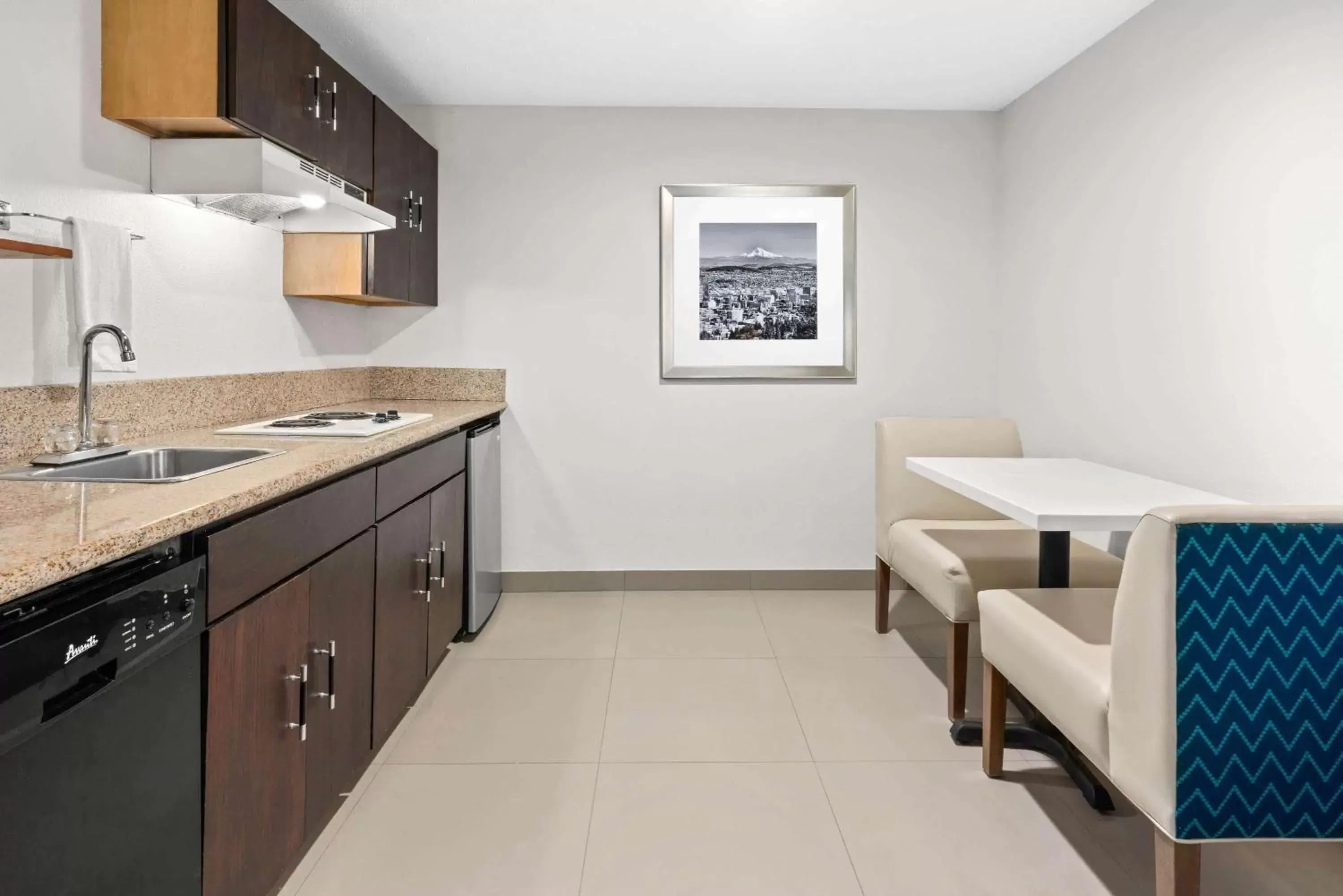 Photo of the whole room in La Quinta by Wyndham Portland NW Photo of the whole room in La Quinta by Wyndham Portland NW