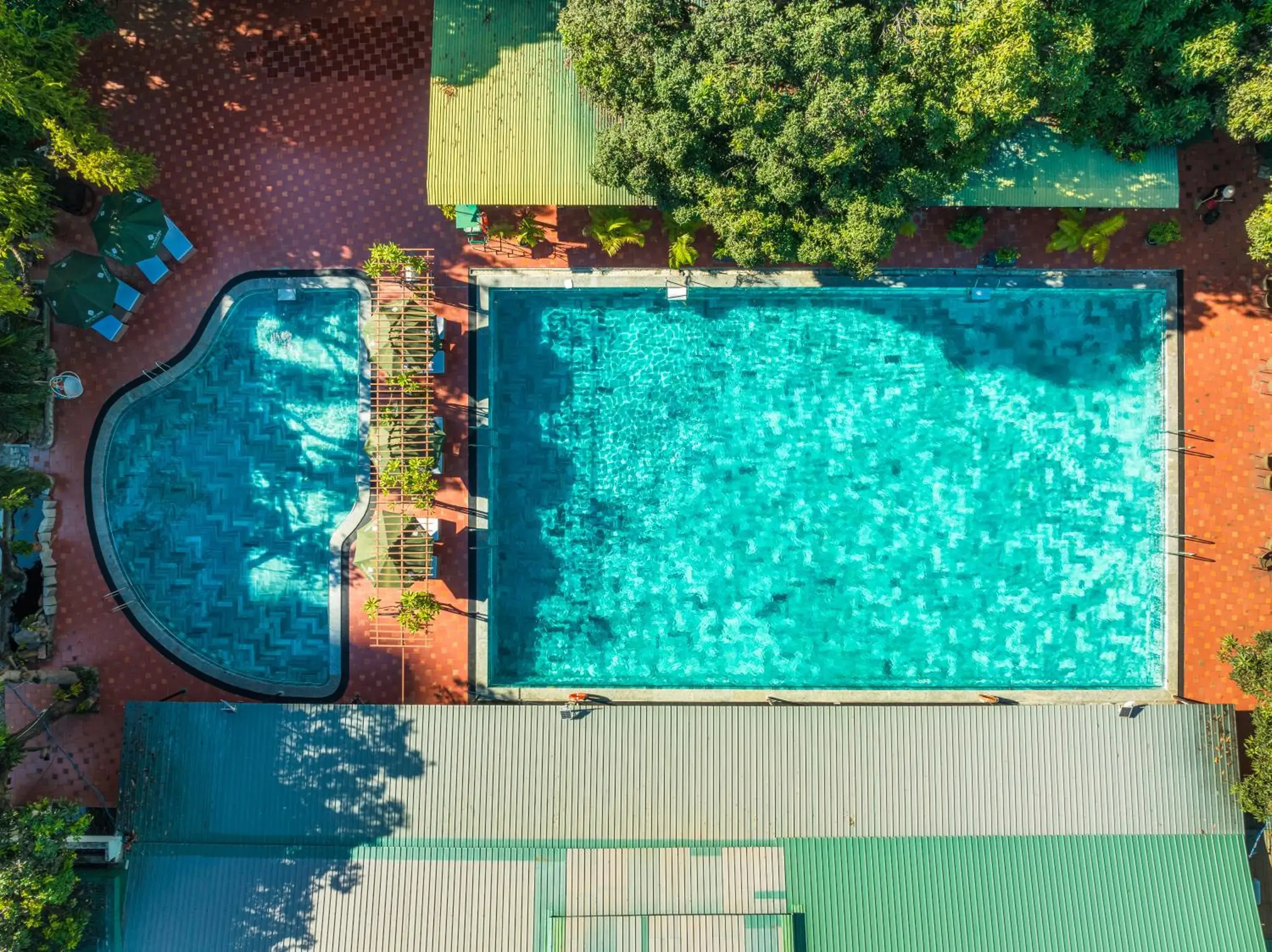 Swimming Pool in Tran Vien Dong