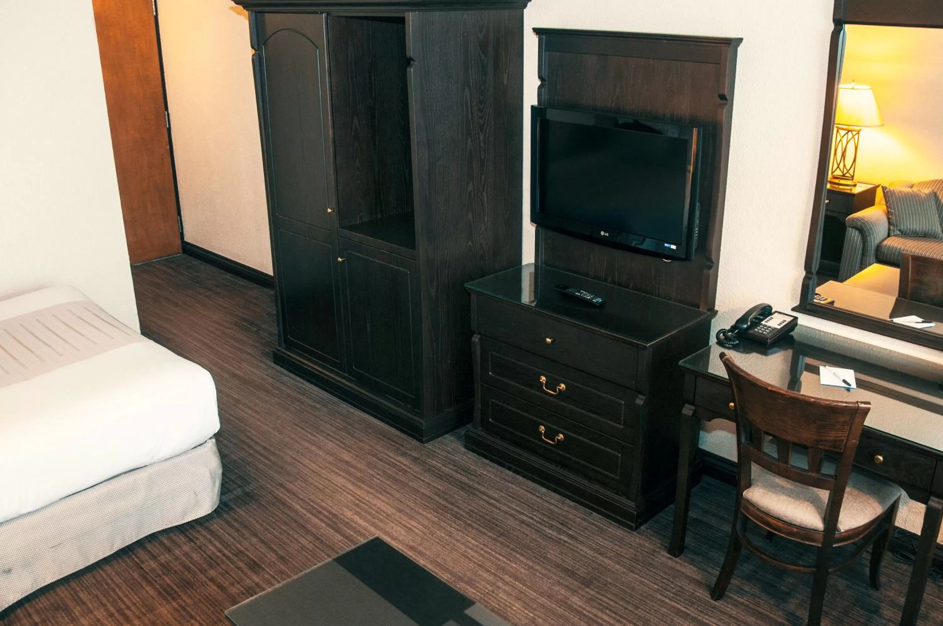 hair dresser, Bed in Hotel Le Montagnais