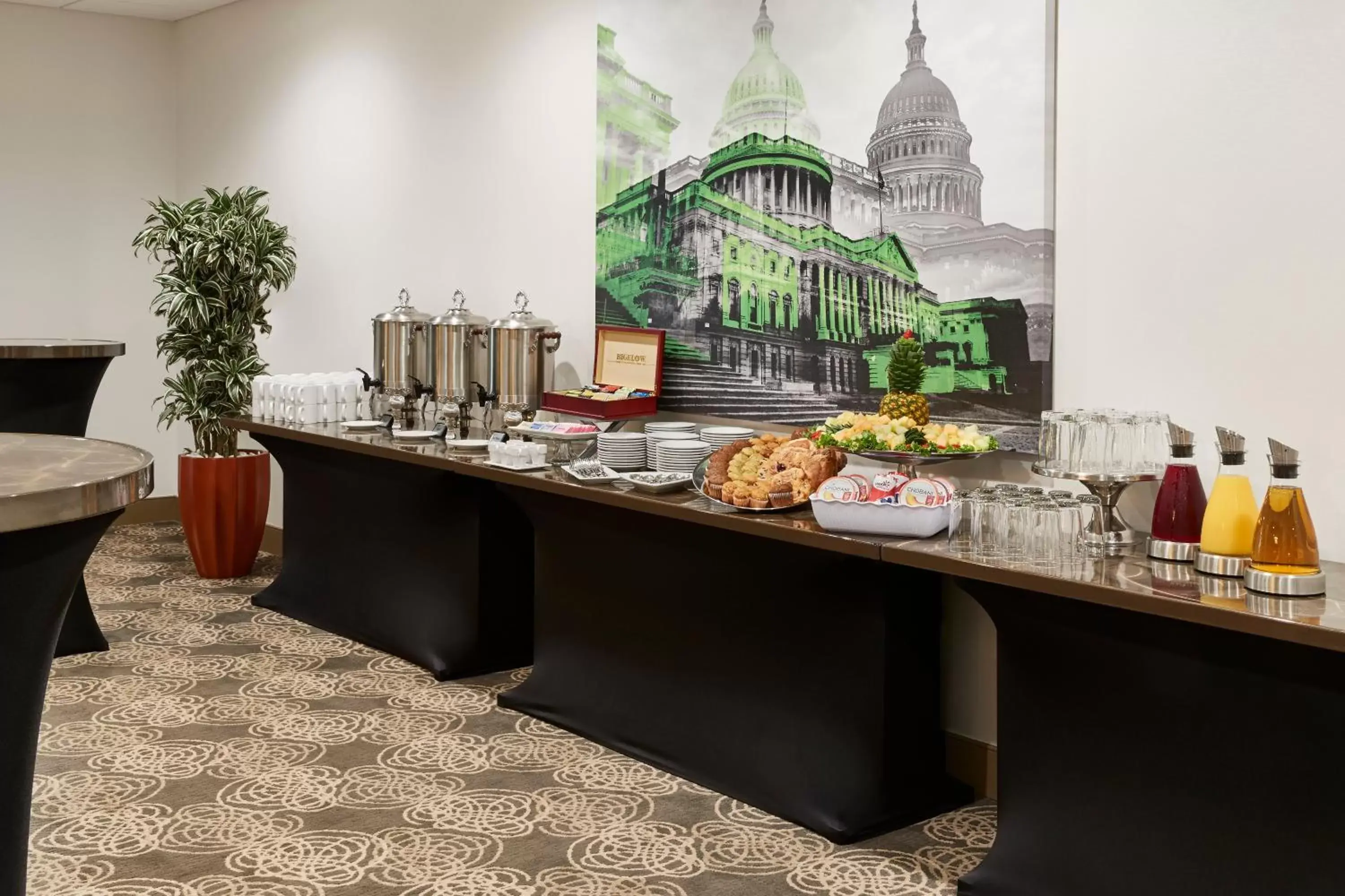 Meeting/conference room in Holiday Inn Alexandria at Carlyle, an IHG Hotel