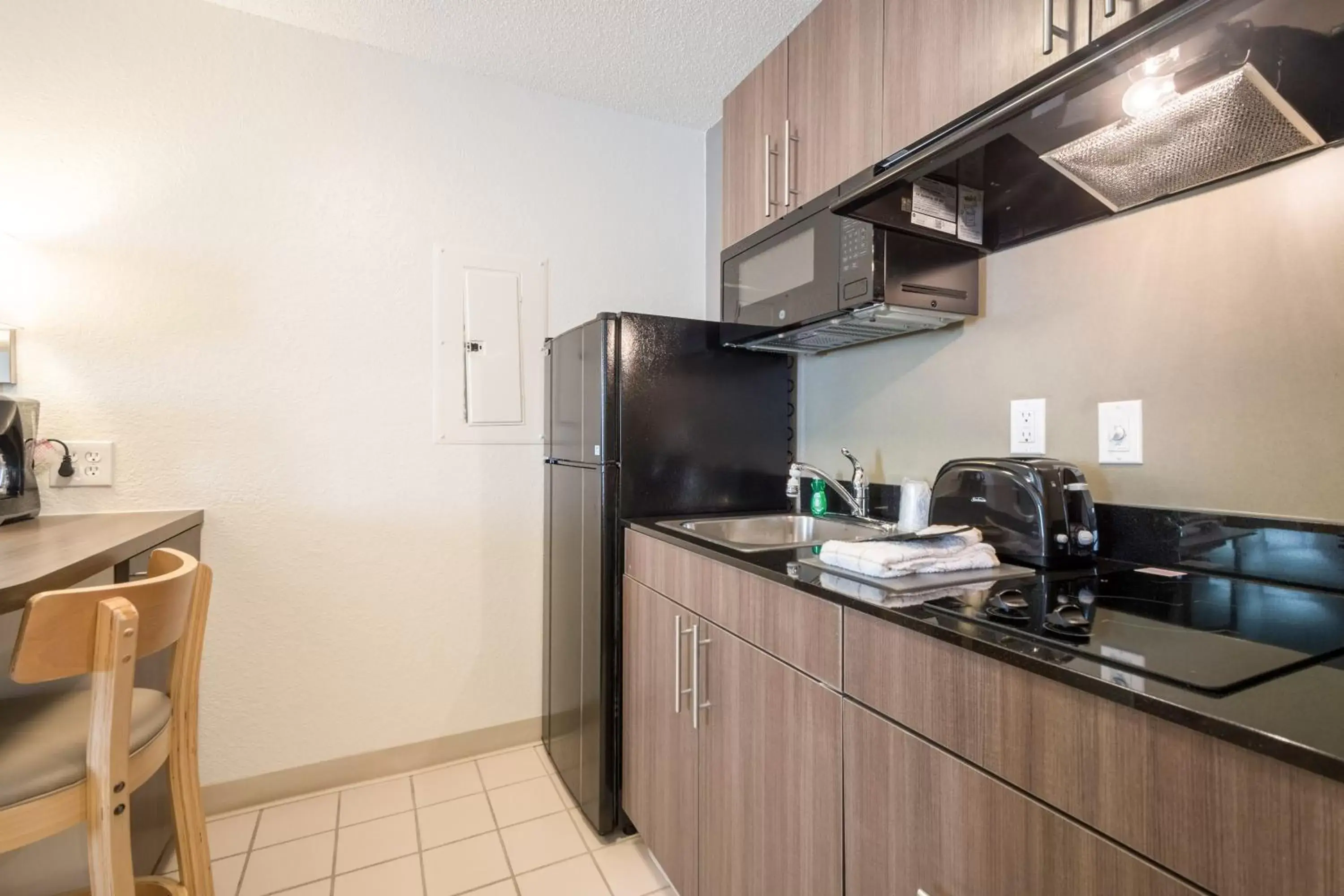 Kitchen or kitchenette, Kitchen/Kitchenette in Studio 6-Duluth, GA - Atlanta - Gwinnett Place