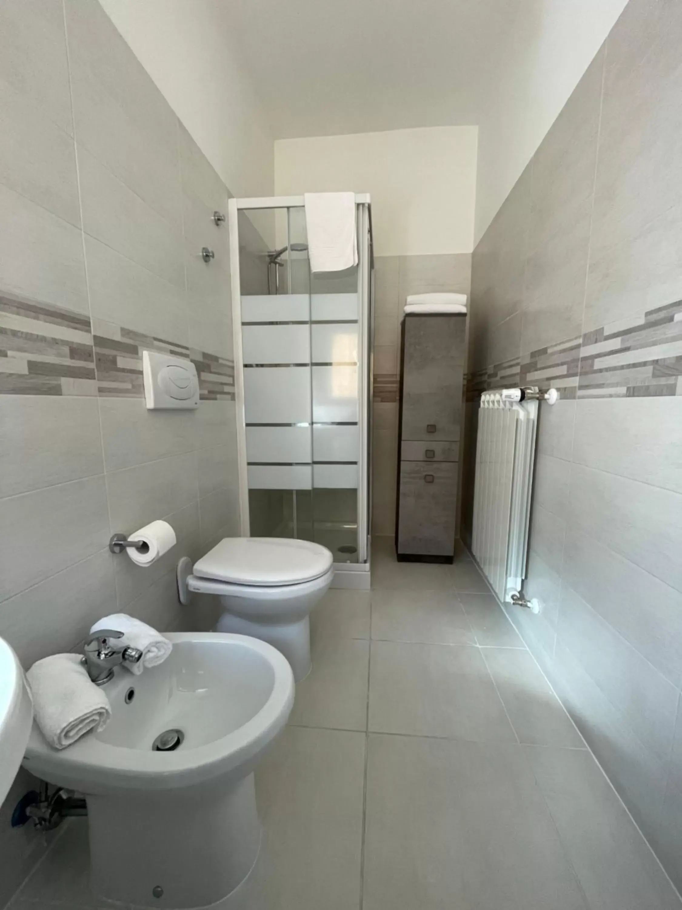 Shower, Bathroom in B & B Piazza Angioina