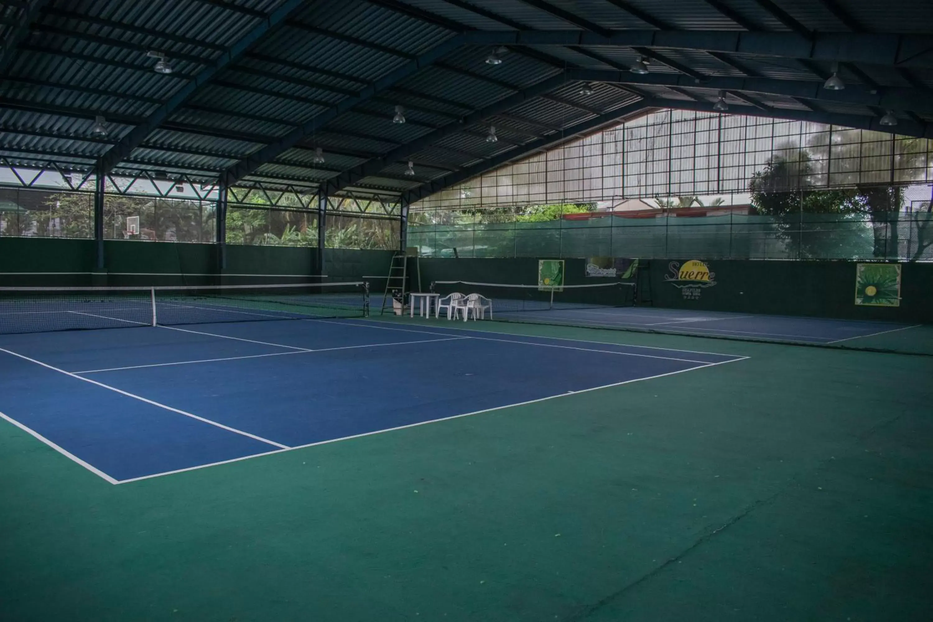 Tennis court, Tennis/Squash in Hotel Suerre