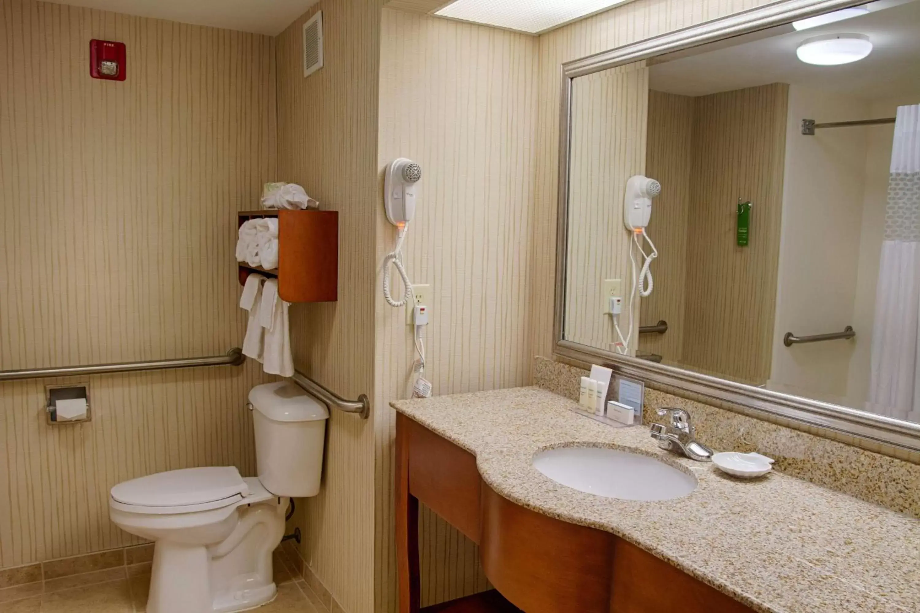 Bathroom in Hampton Inn Dayton/Huber Heights