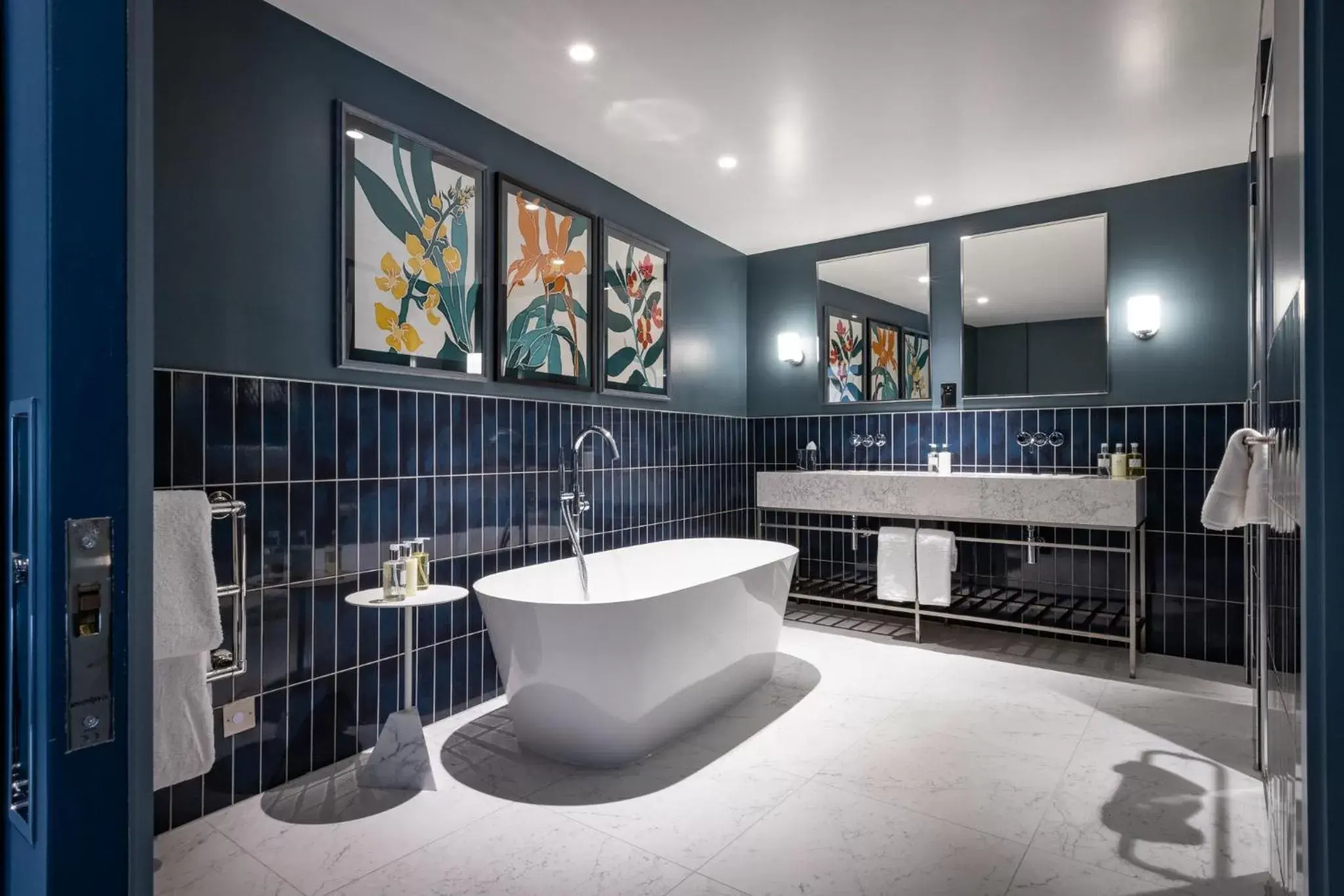 Bath, Bathroom in Sun Street Hotel Shoreditch