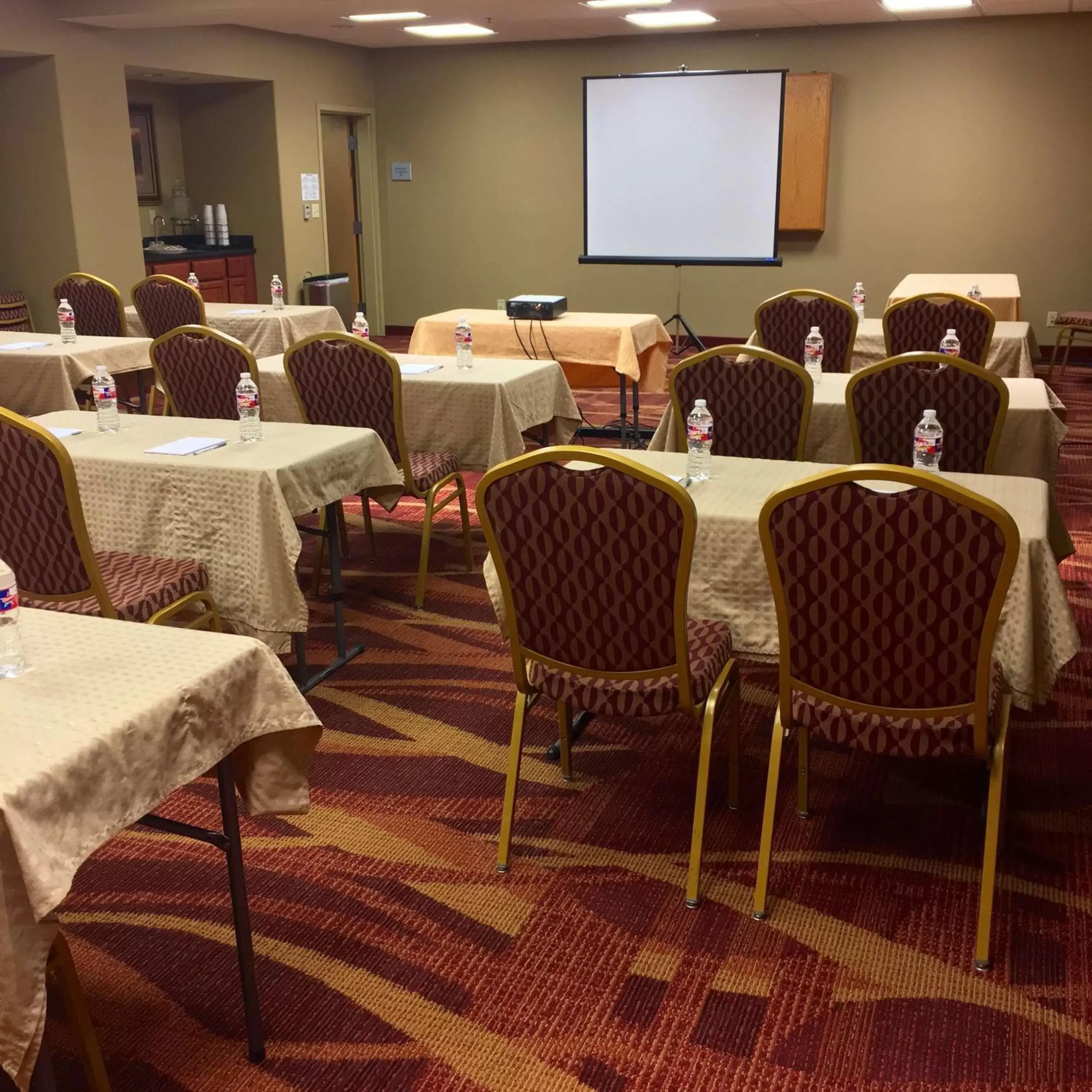 Meeting/conference room in Hampton Inn Hays-North of I-70