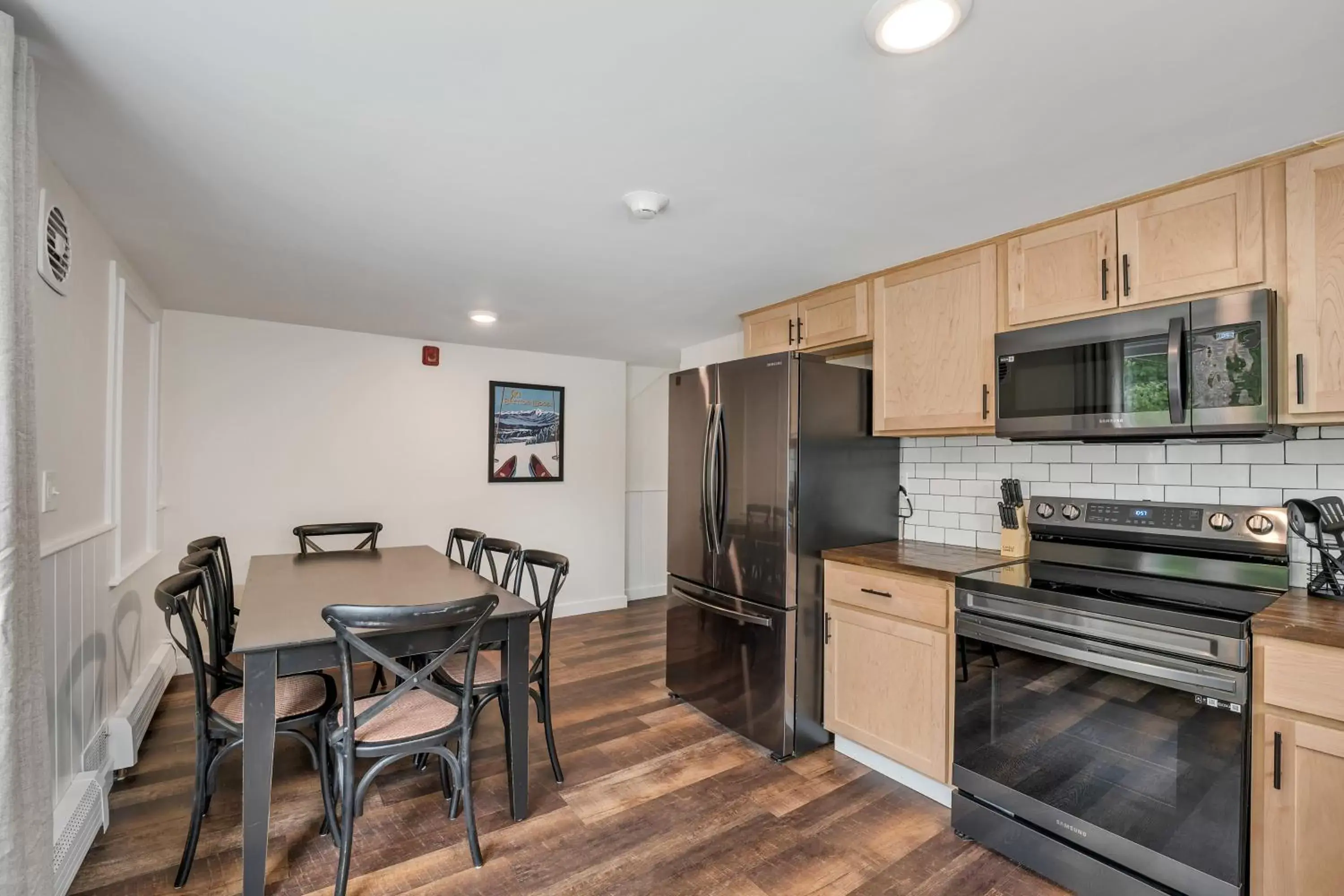 Kitchen or kitchenette, Dining Area in The Inn & More