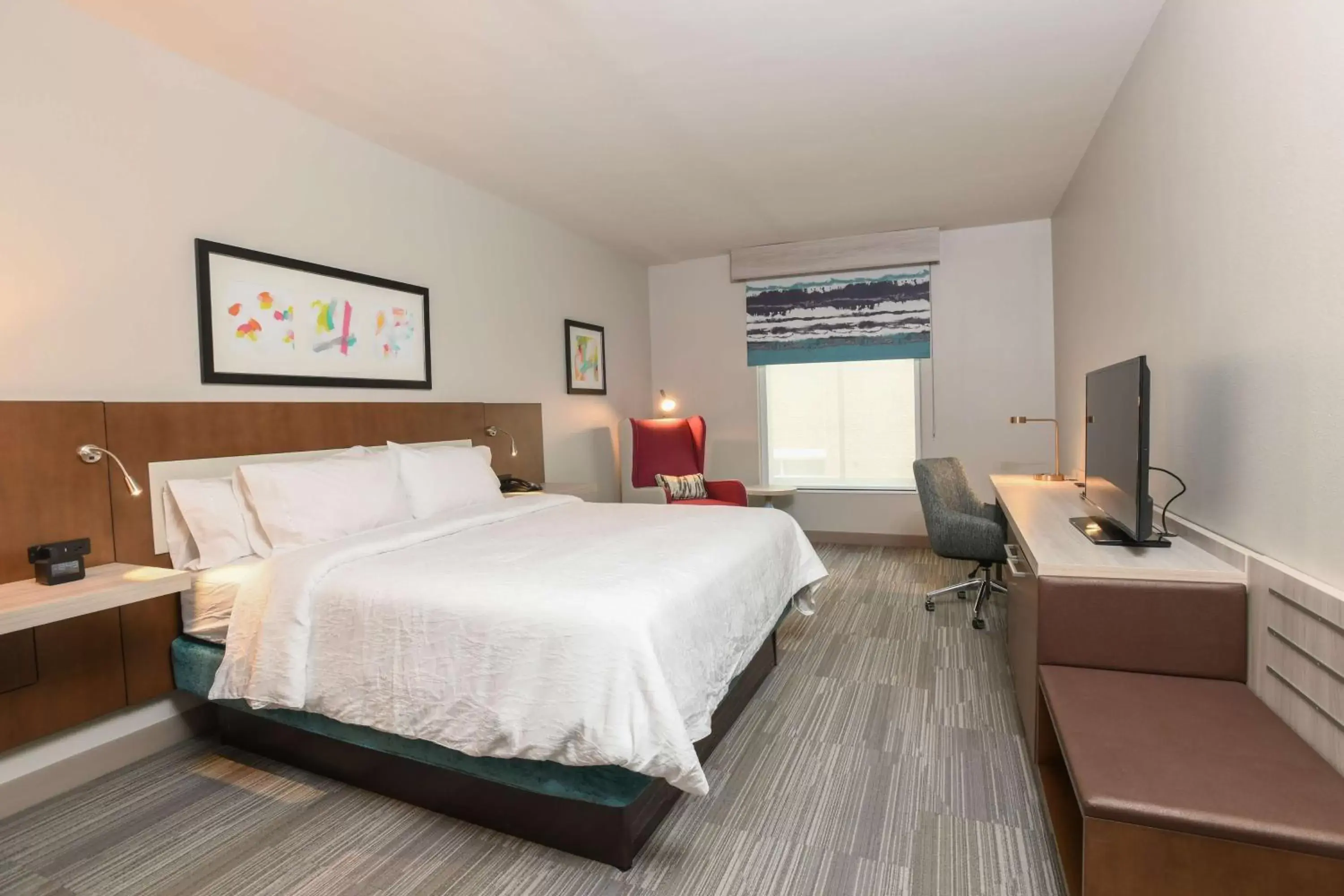 Bedroom in Hilton Garden Inn Cincinnati Midtown