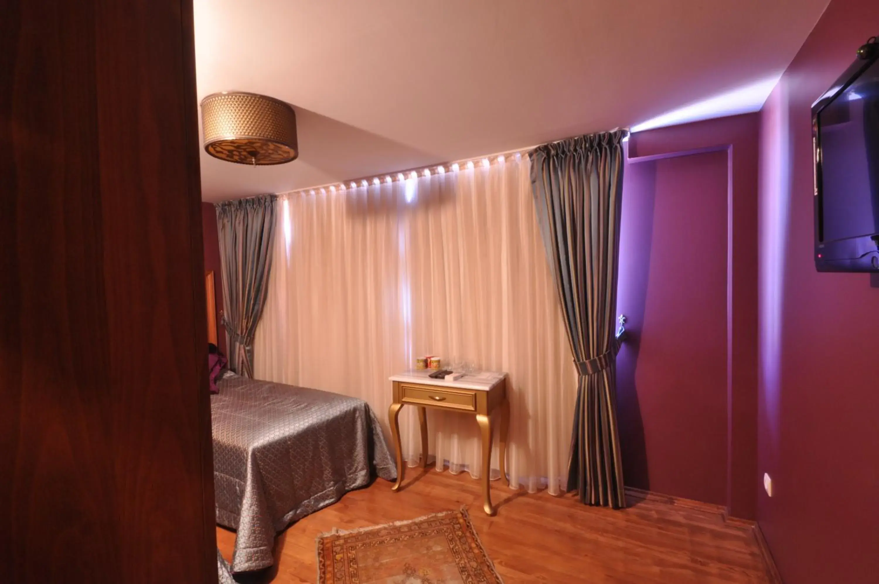 Photo of the whole room, Bed in Merial Hotel Sultanahmet