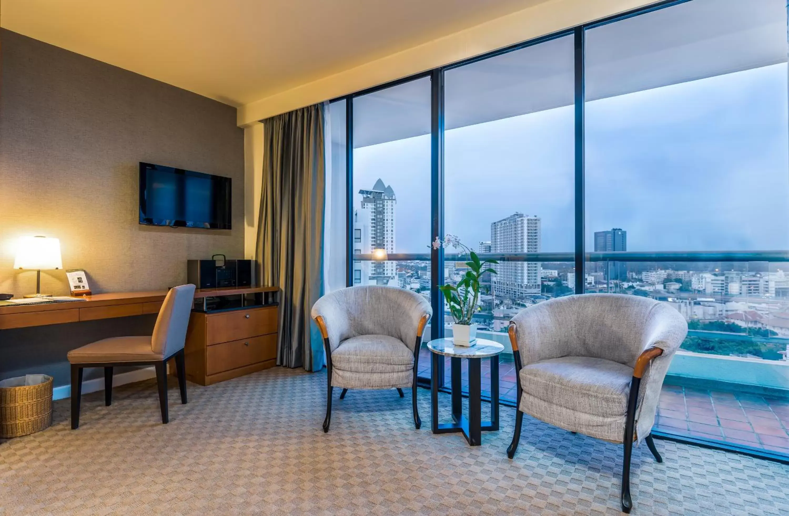 View (from property/room), Seating Area in Chatrium Residence Sathon Bangkok