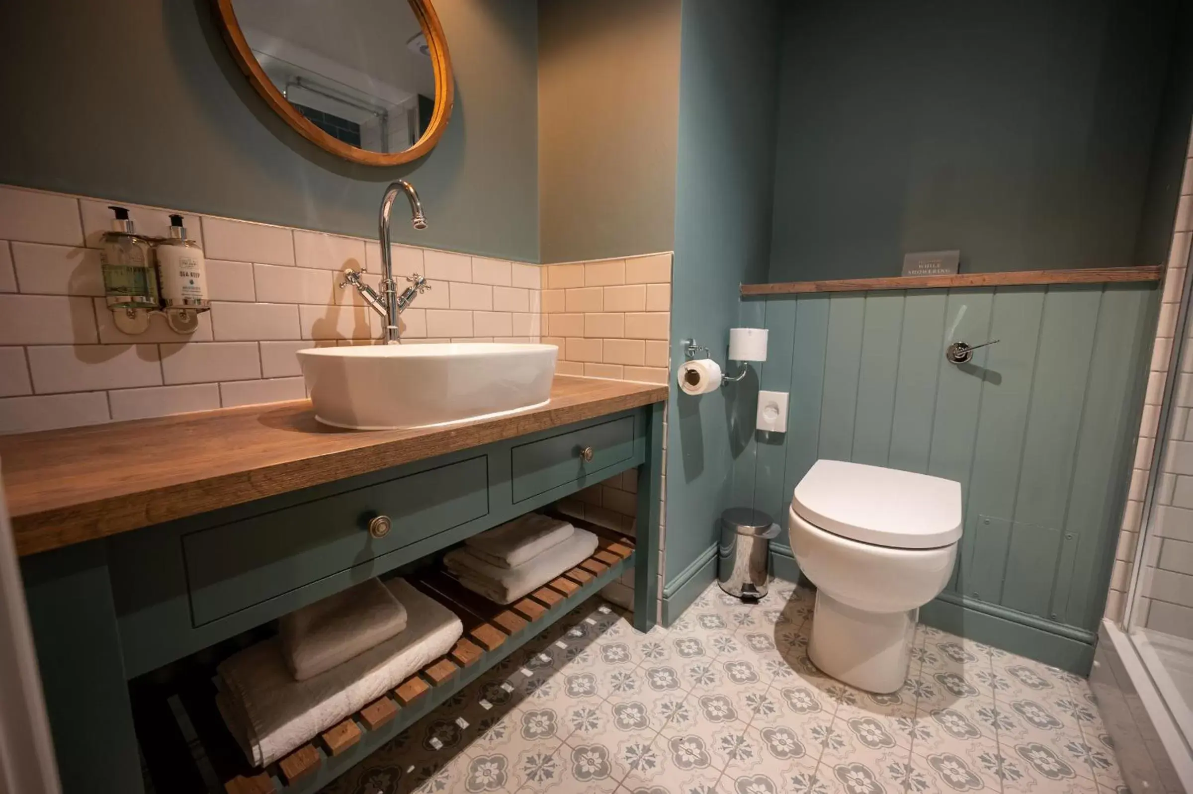 Bathroom in Green Man by Chef & Brewer Collection