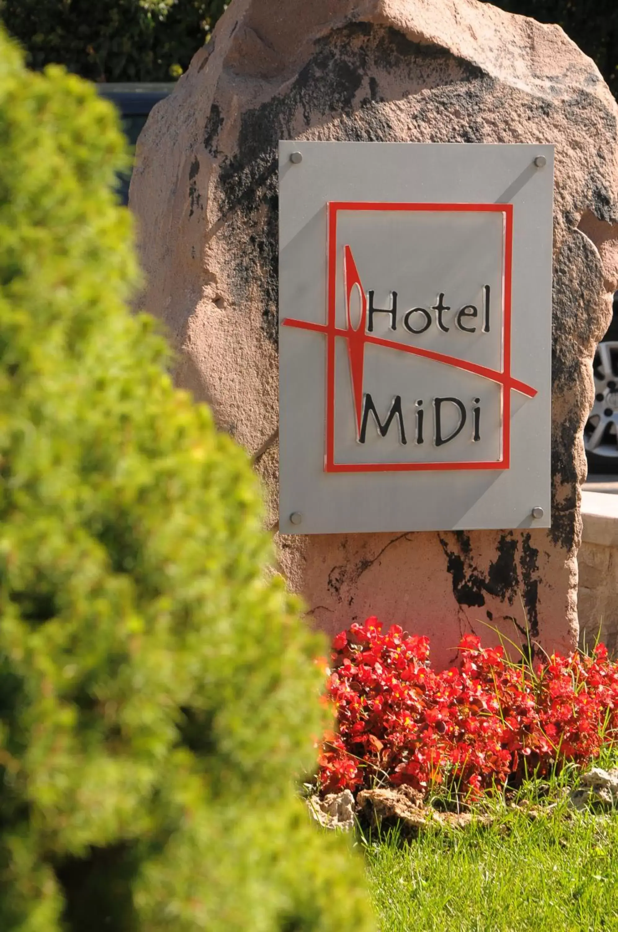 Decorative detail, Property Logo/Sign in Hotel Midi