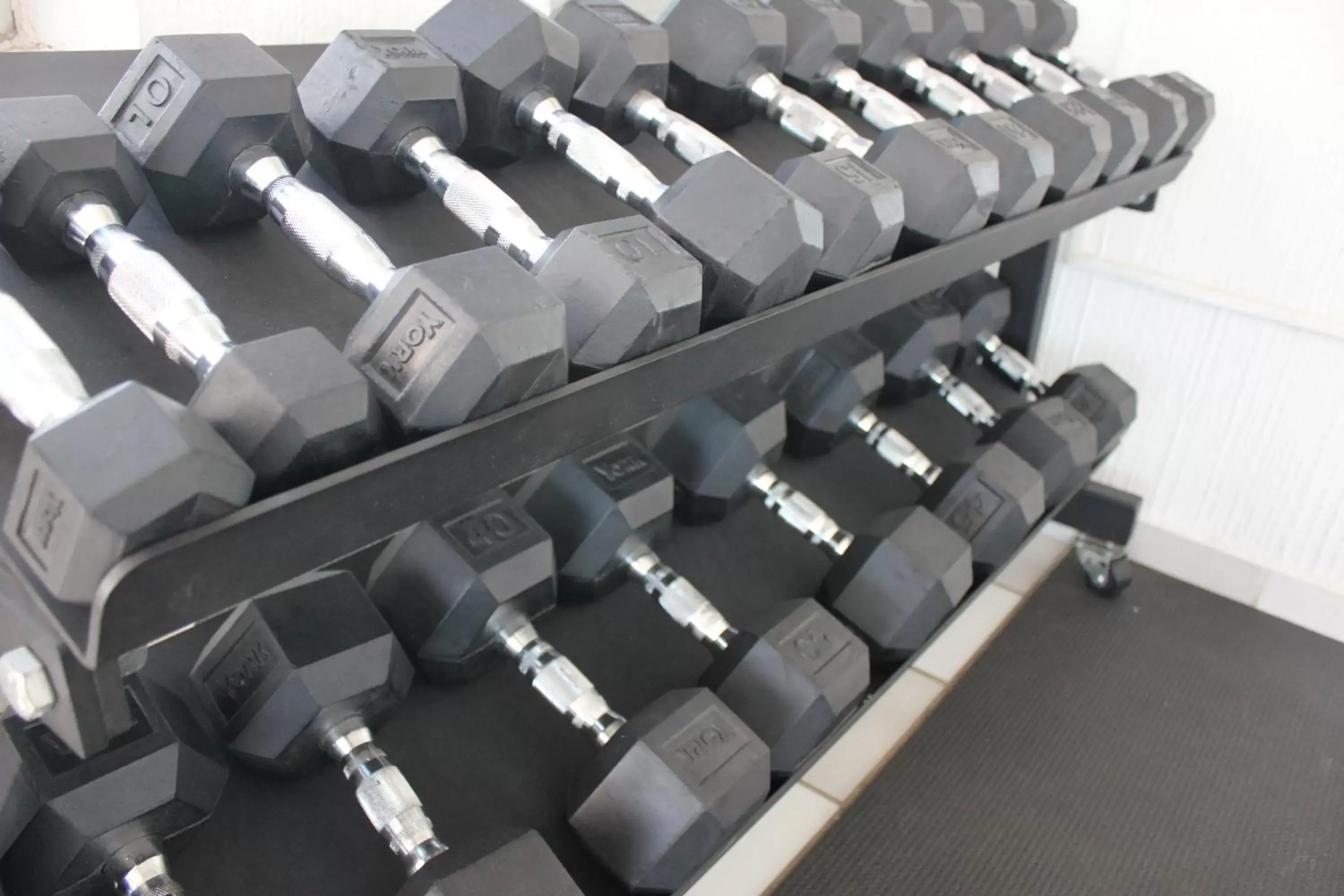 Fitness centre/facilities, Fitness Center/Facilities in Seven Crown Express & Suites by Kavia