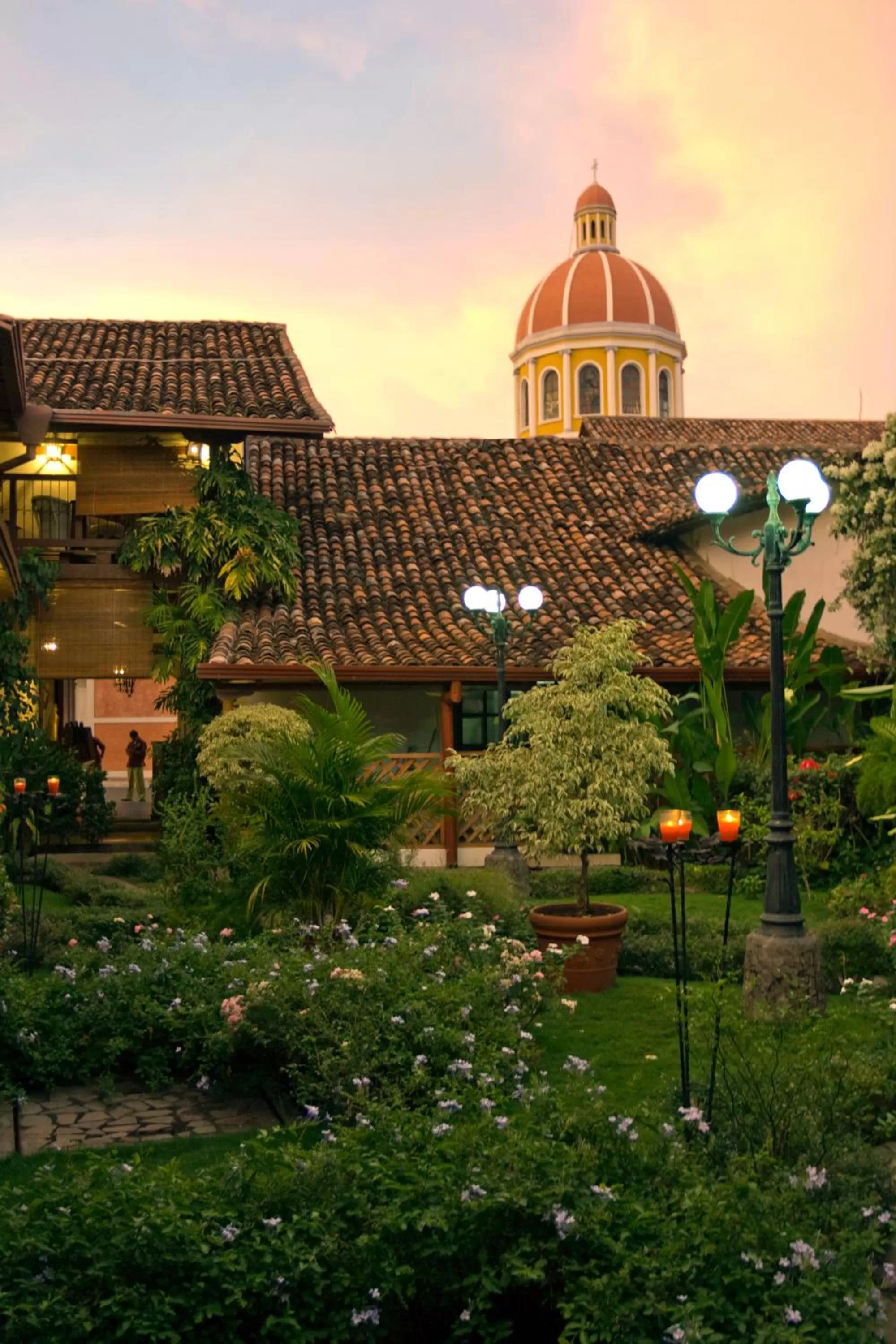 Property building in Hotel & Restaurante La Gran Francia