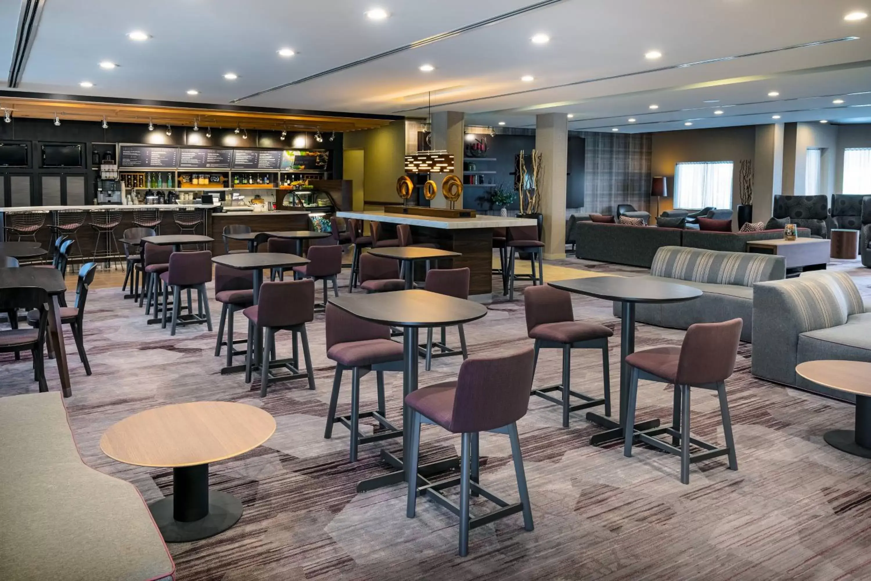 Restaurant/places to eat, Lounge/Bar in Courtyard by Marriott Buffalo Airport