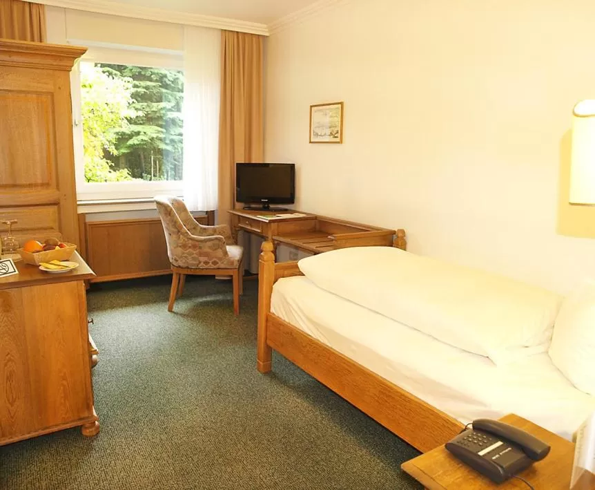 Bed in Heidehotel Waldhütte