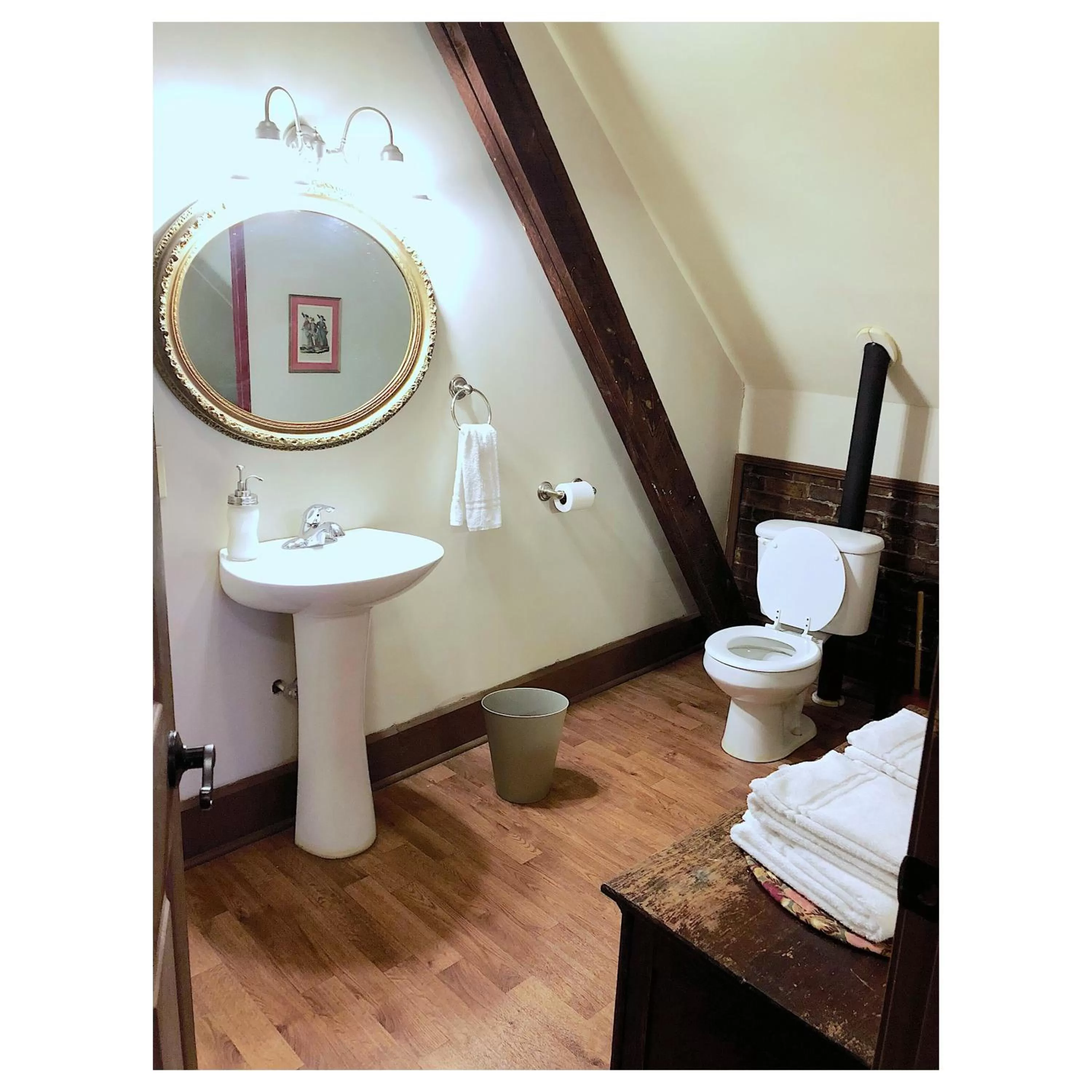 Bathroom in Main Street Bed & Breakfast