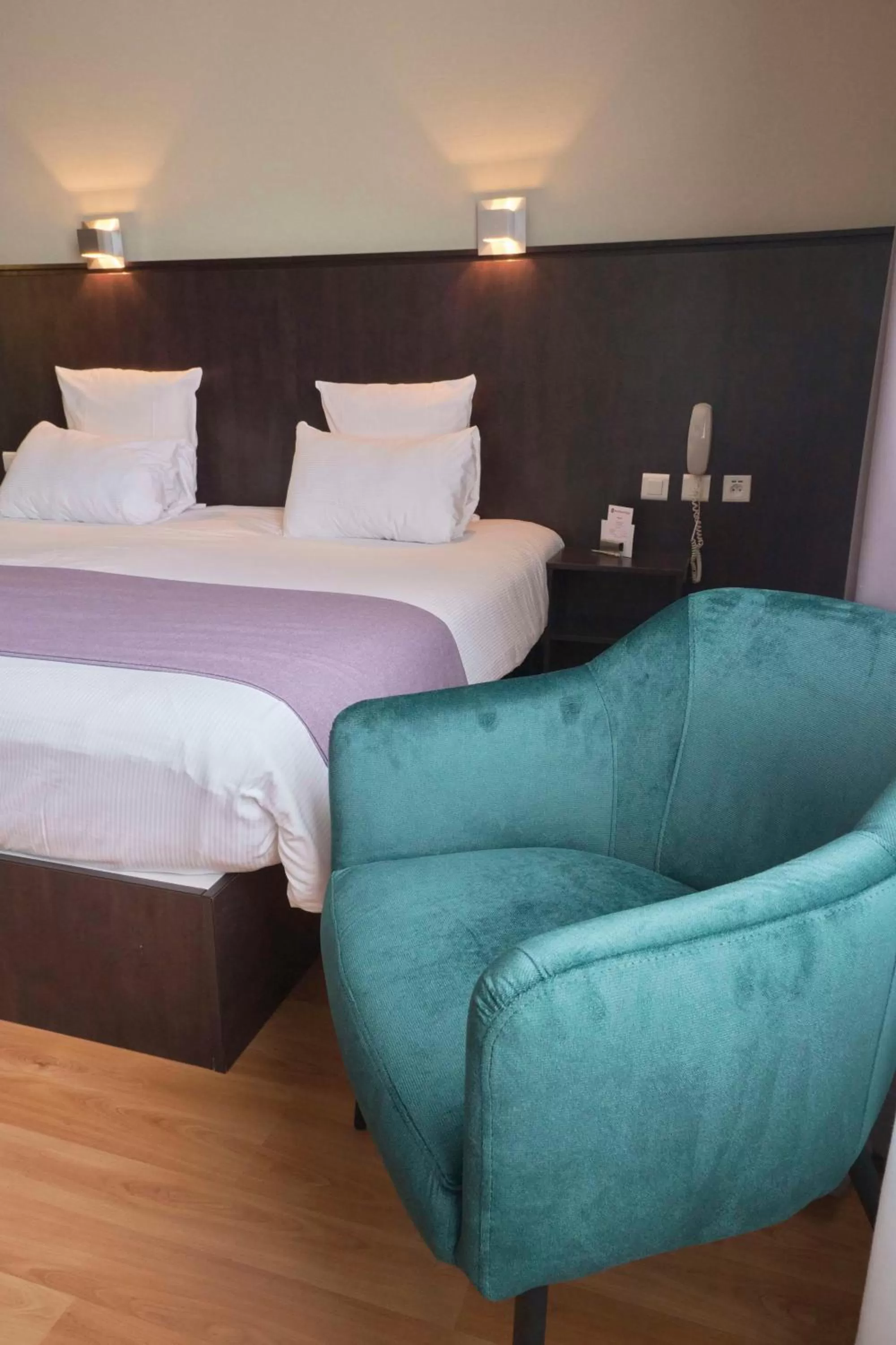 Bedroom, Bed in Best Western Plus Le Canard sur le Toit