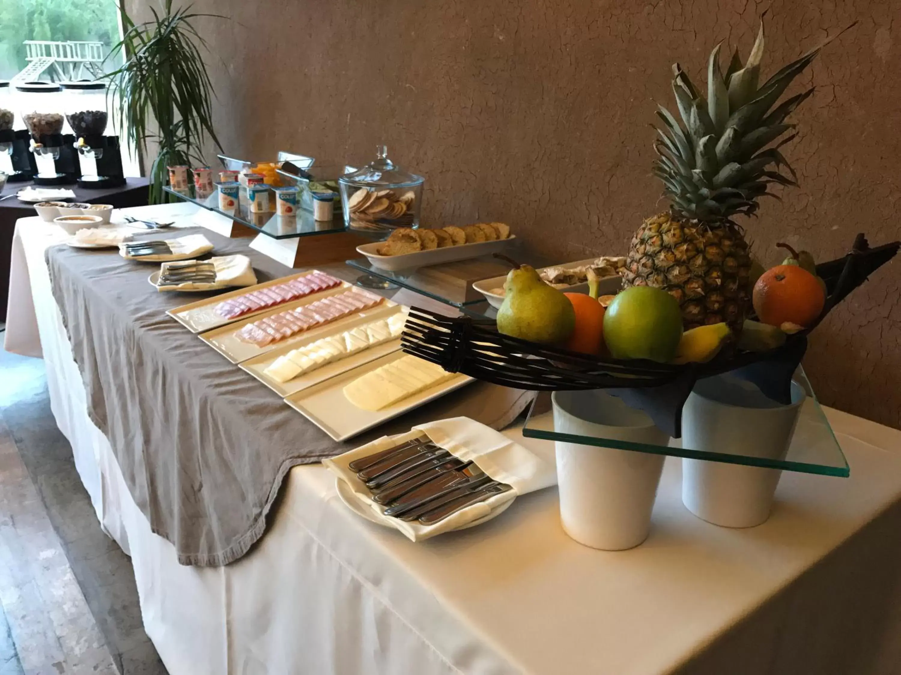 Buffet breakfast, Food in Hotel Limari