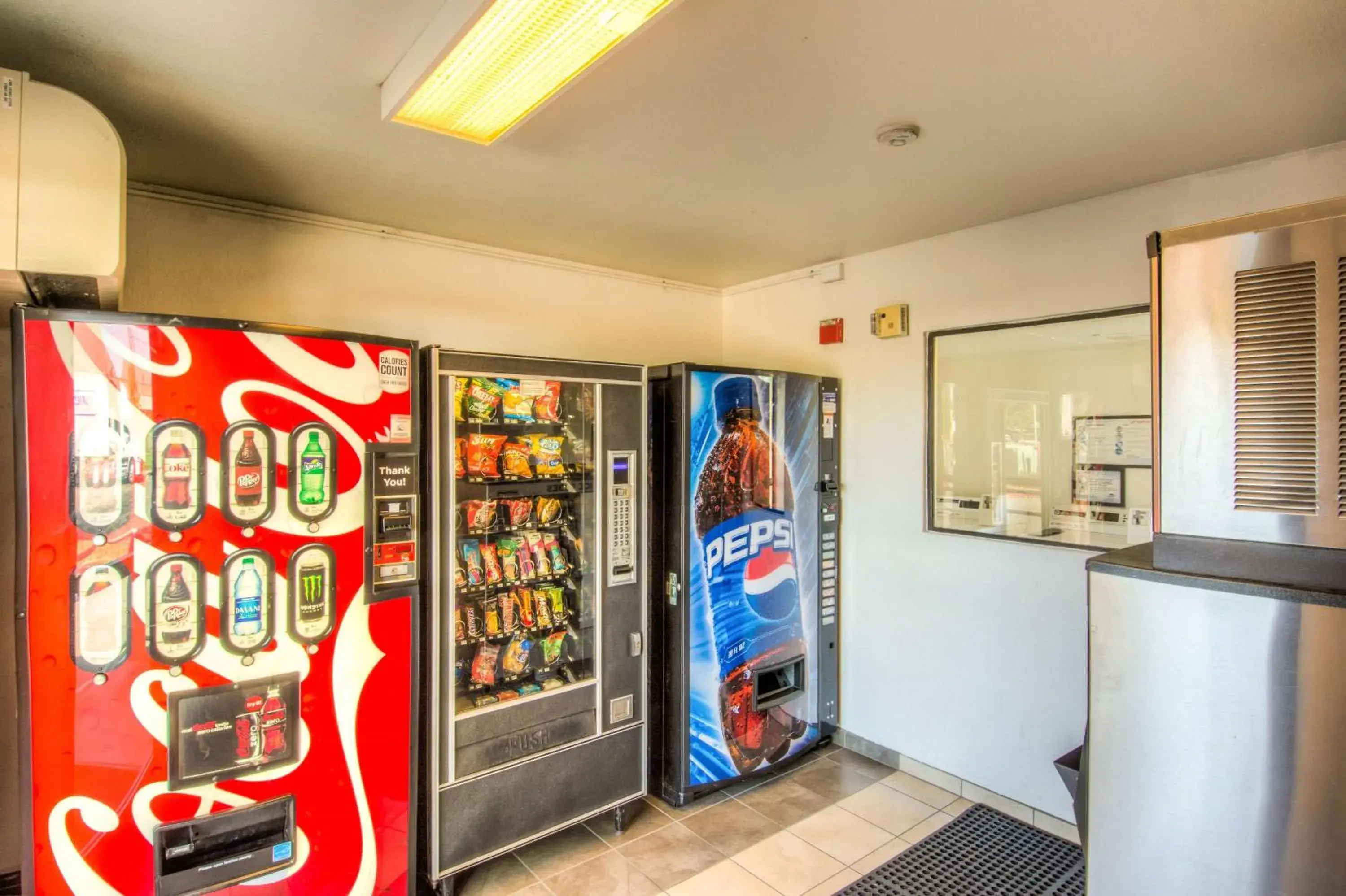 Property building, Supermarket/Shops in Motel 6-Redding, CA - North