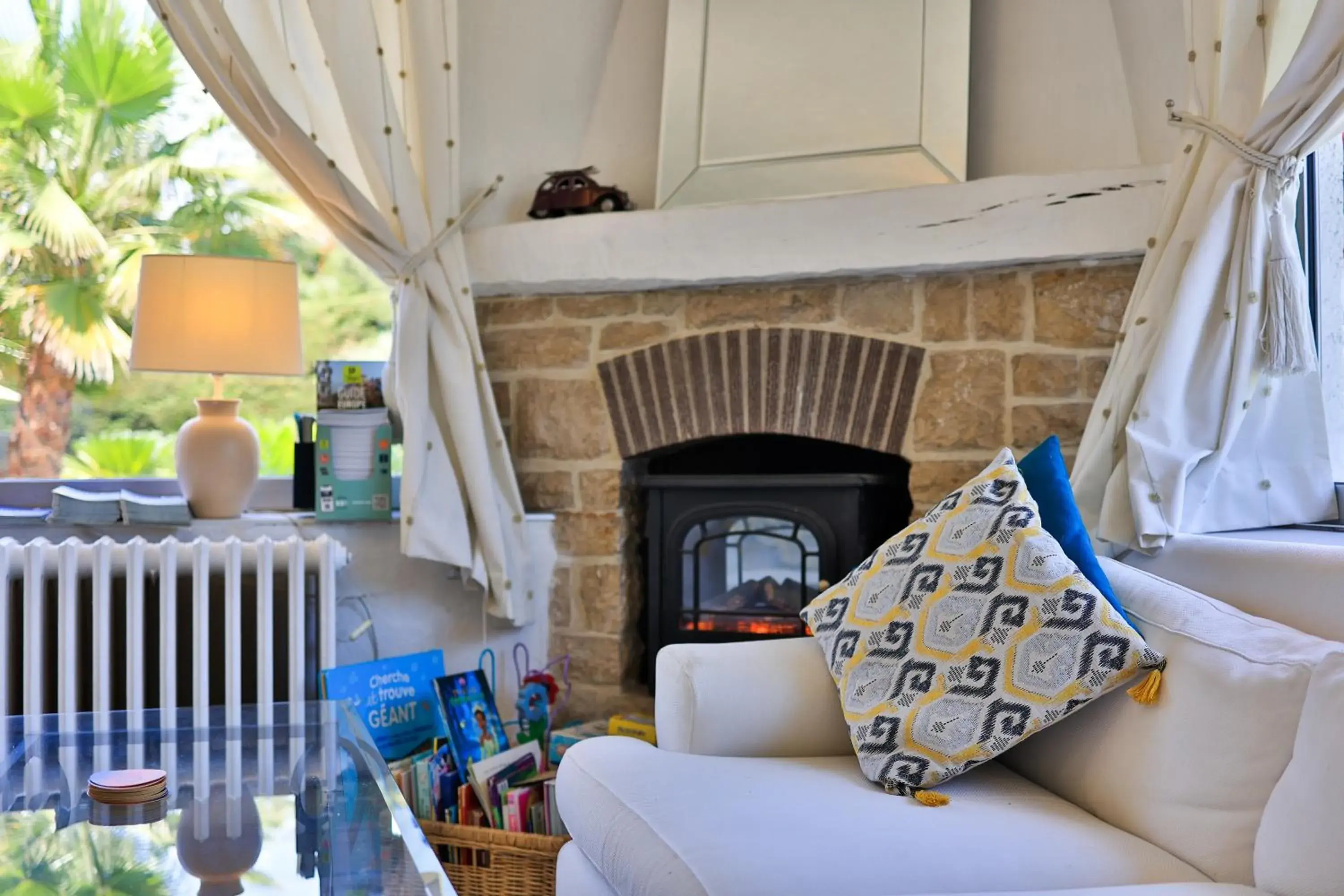 Living room, Seating Area in Logis Hotel des Cayrons