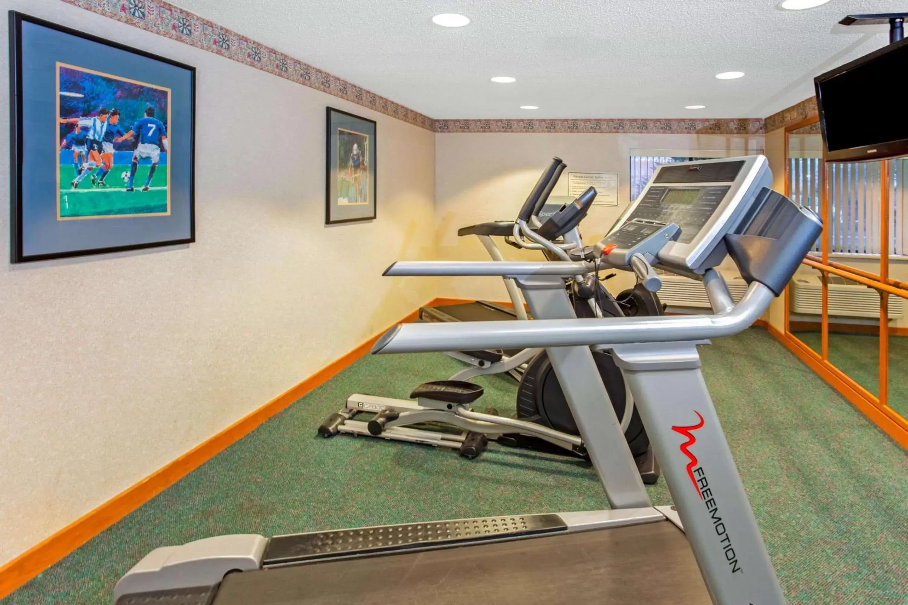 Fitness centre/facilities, Fitness Center/Facilities in La Quinta Inn by Wyndham Milwaukee Airport / Oak Creek