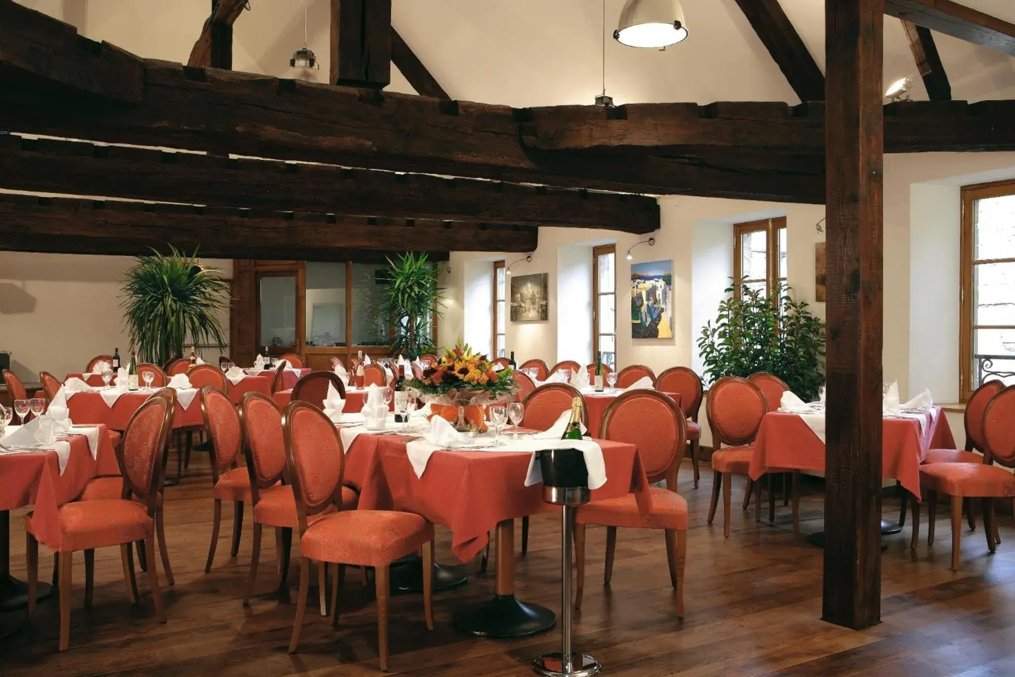 Banquet/Function facilities, Restaurant/Places to Eat in Le Saint Michel