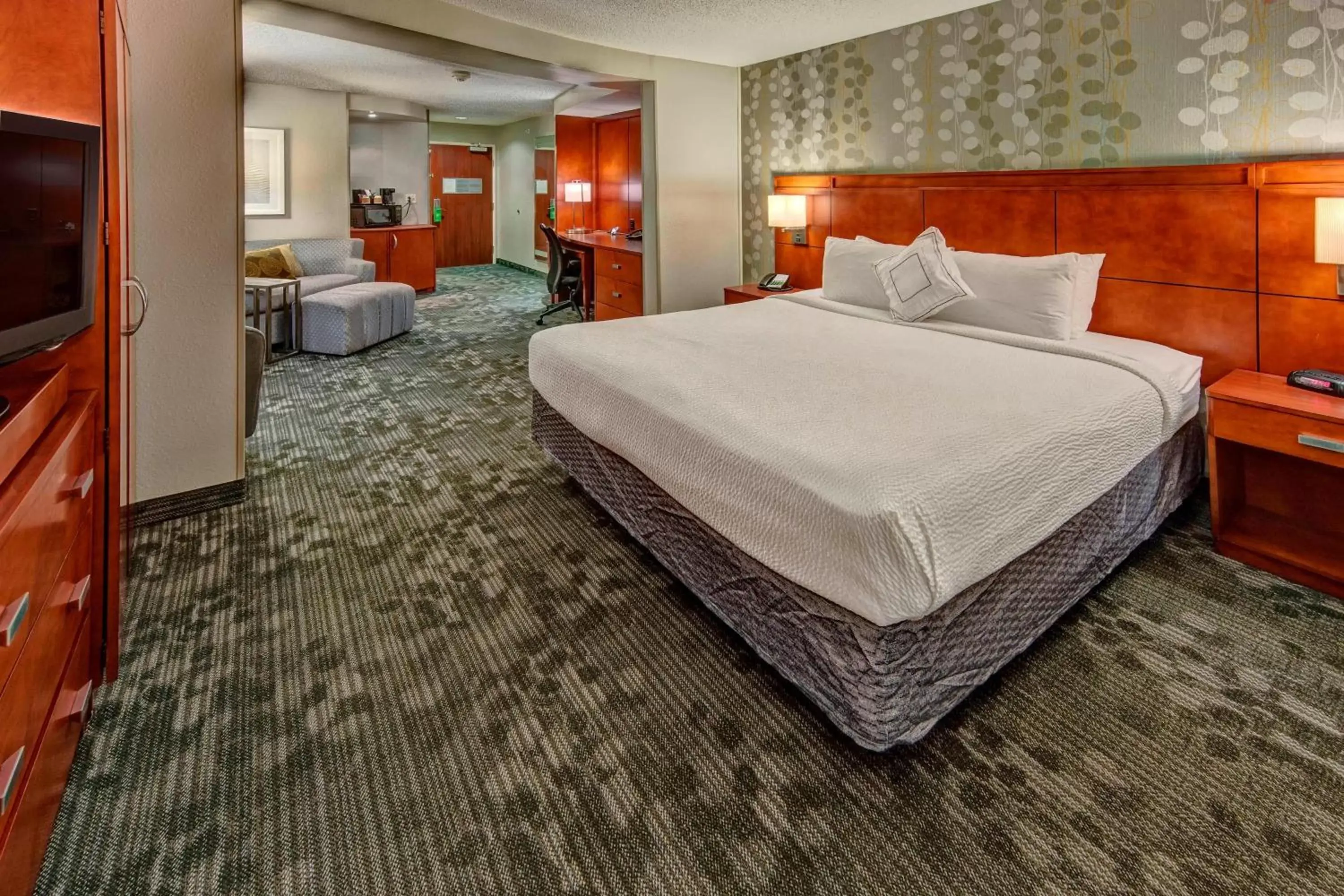 Photo of the whole room, Bed in Courtyard by Marriott Alexandria