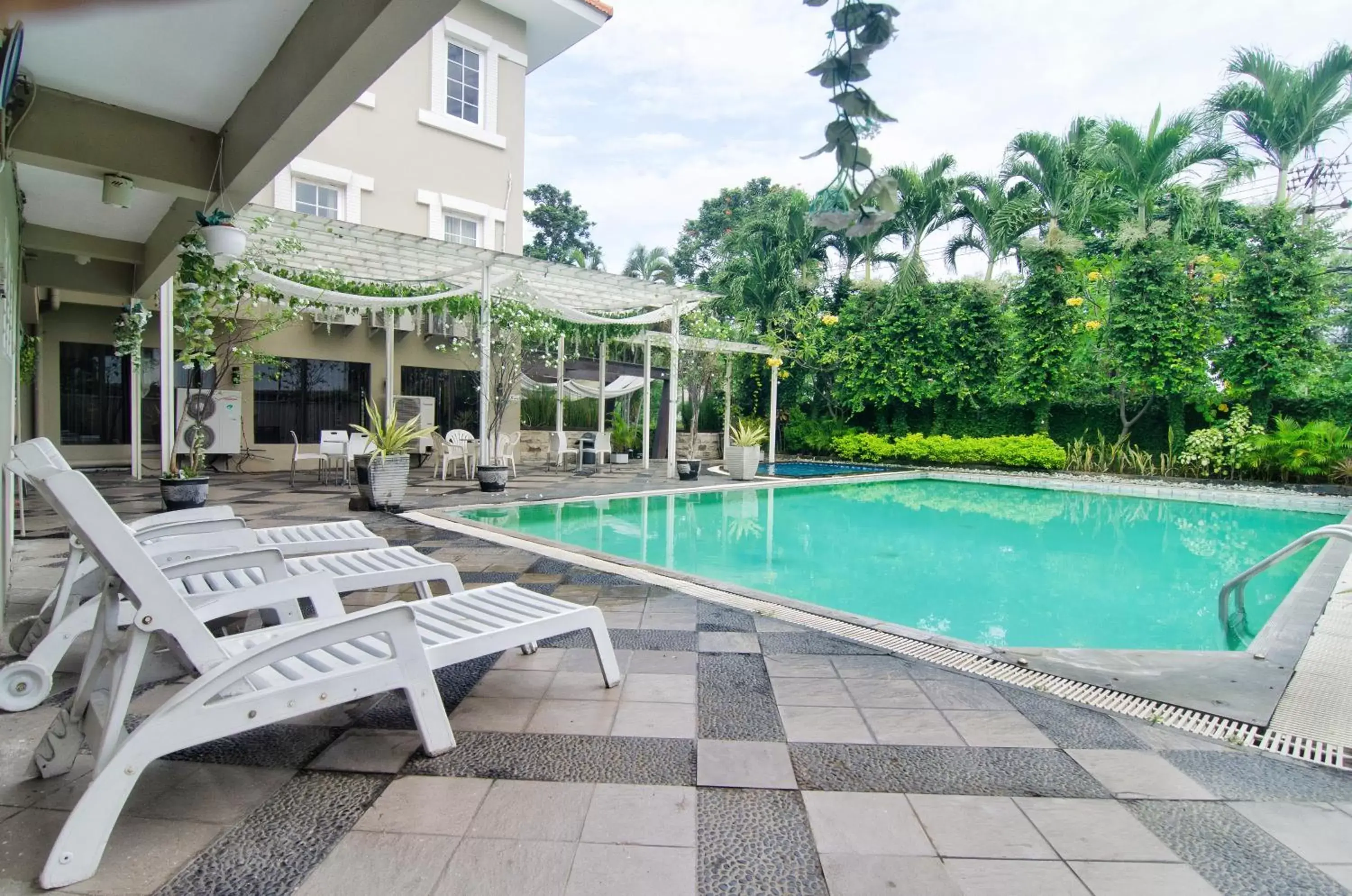 Swimming Pool in Country Heritage Hotel