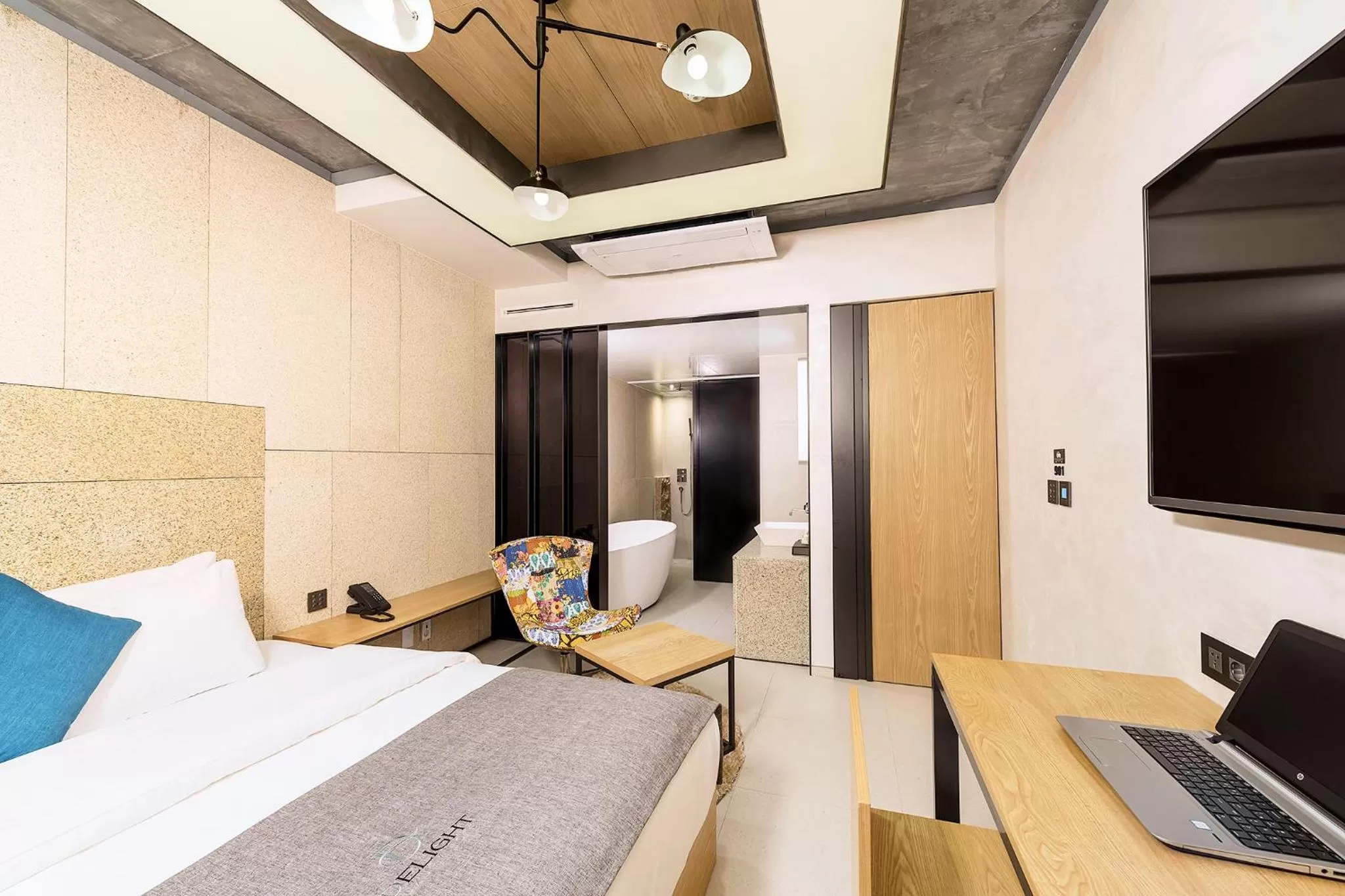 Bed in Delight Hotel Jamsil