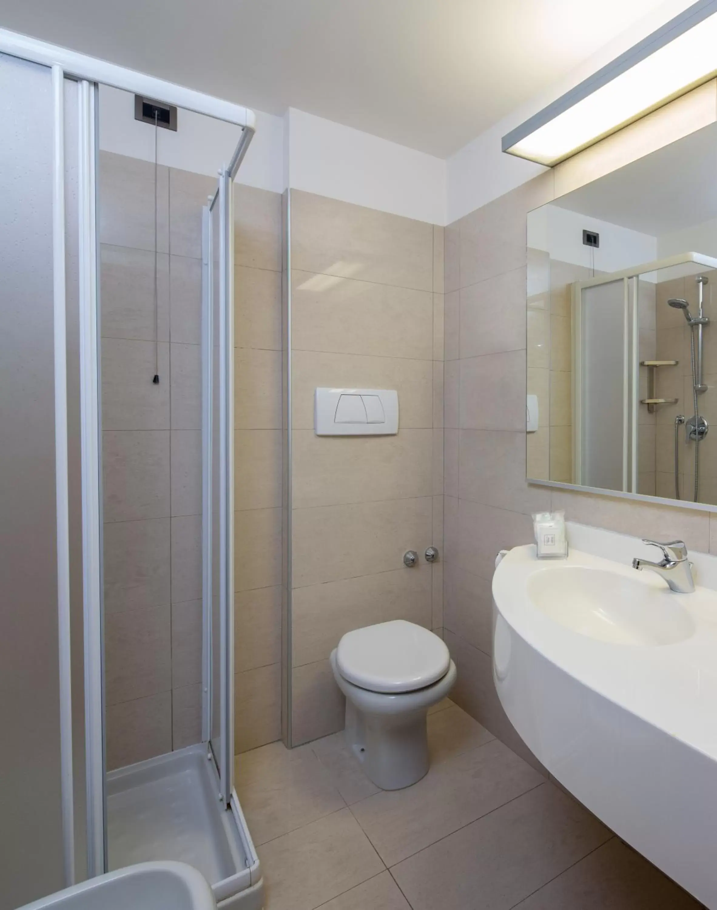 Shower, Bathroom in Best Western Hotel Biri