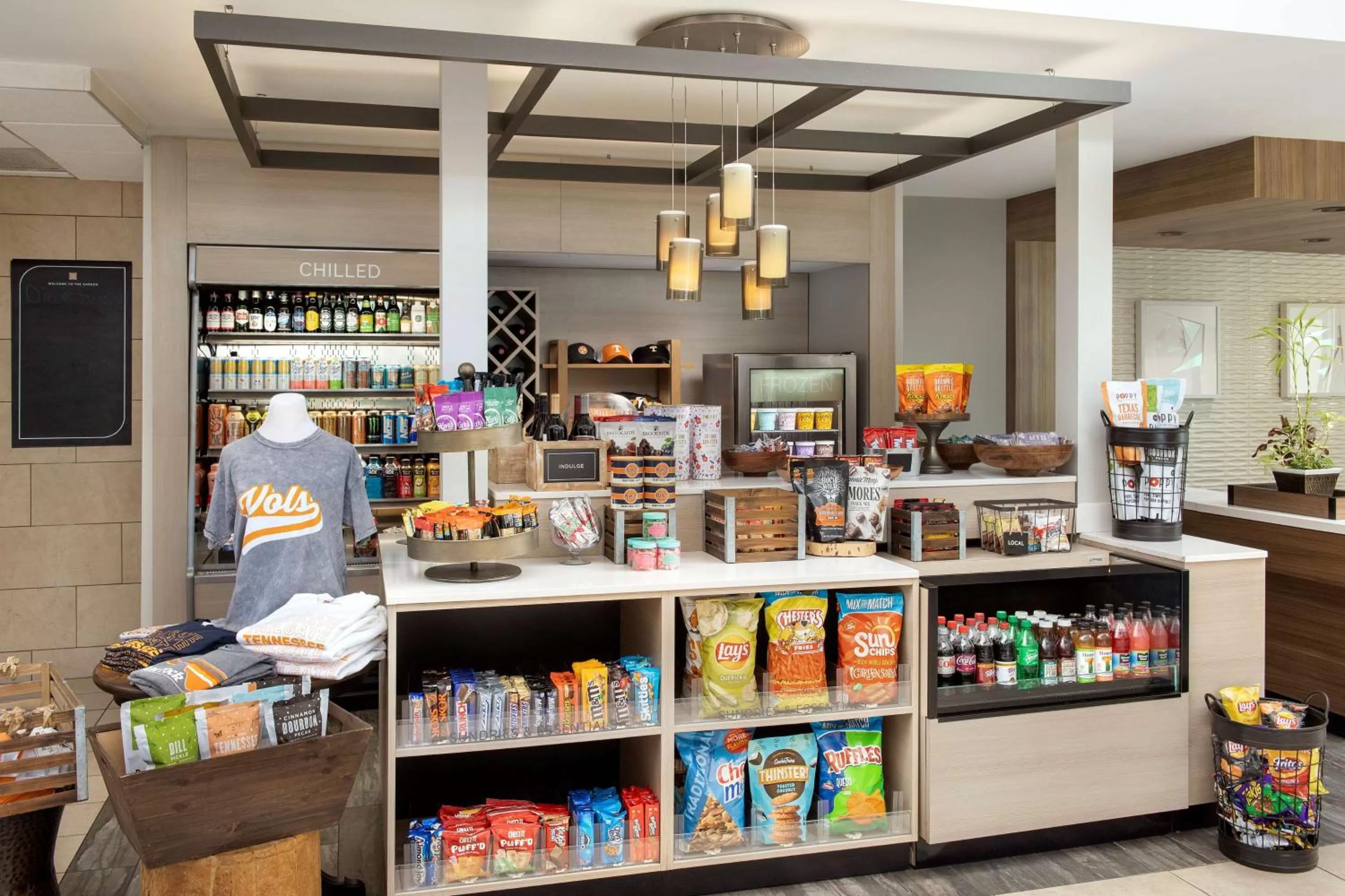 On-site shops in Hilton Garden Inn Knoxville West/Cedar Bluff