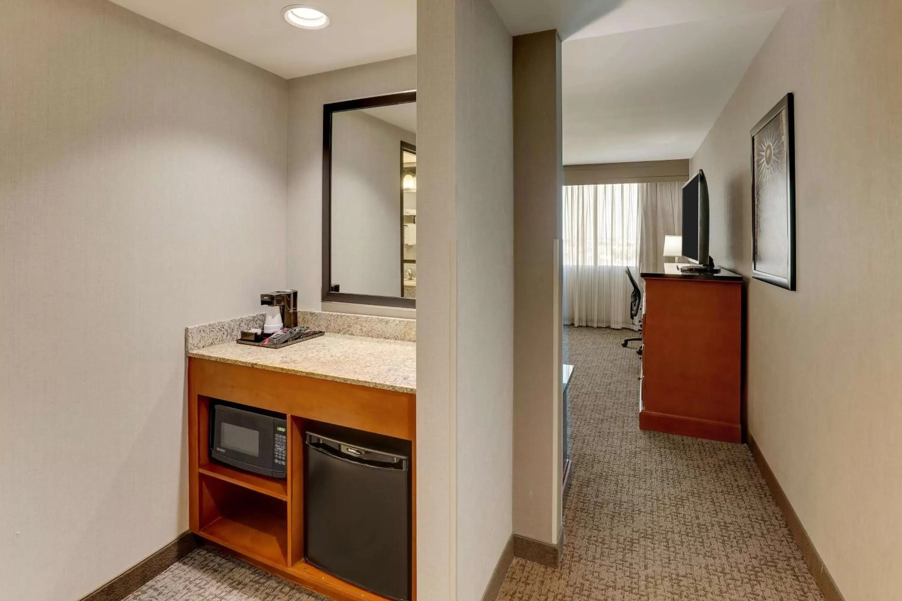 Bedroom, Bathroom in Drury Inn & Suites Phoenix Airport