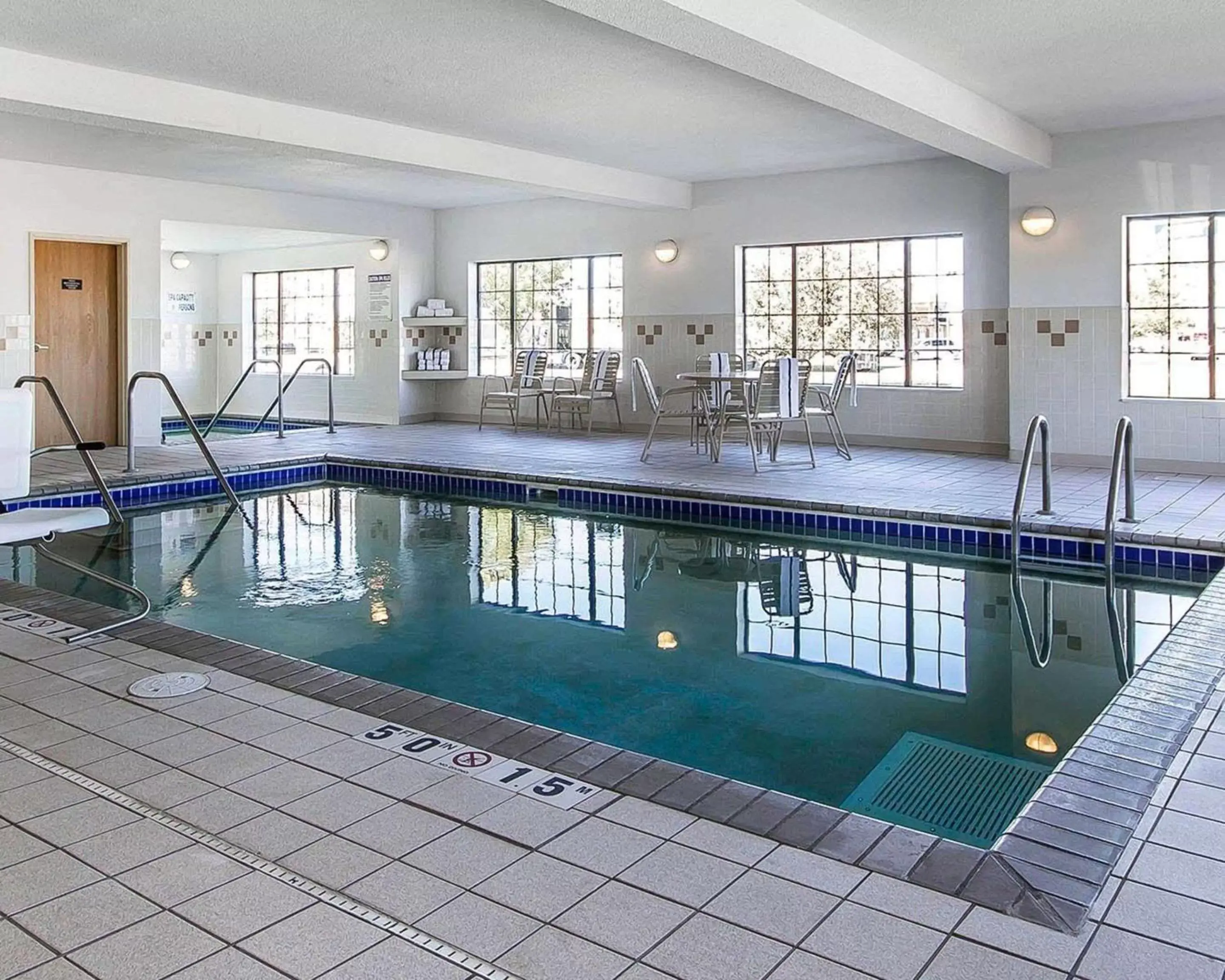 On site, Swimming Pool in Comfort Inn Owatonna near Medical Center