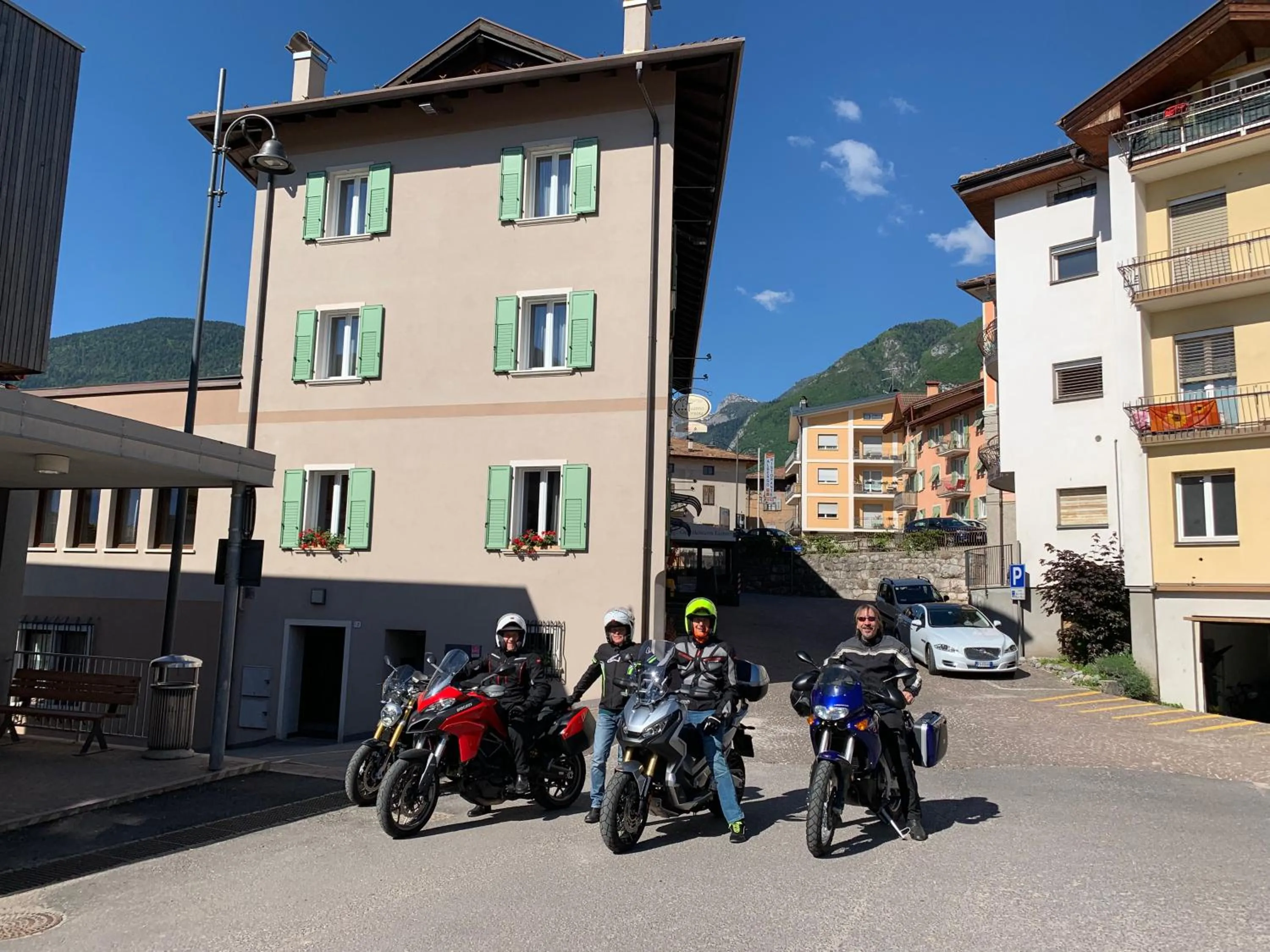 People in Albergo Tuenno