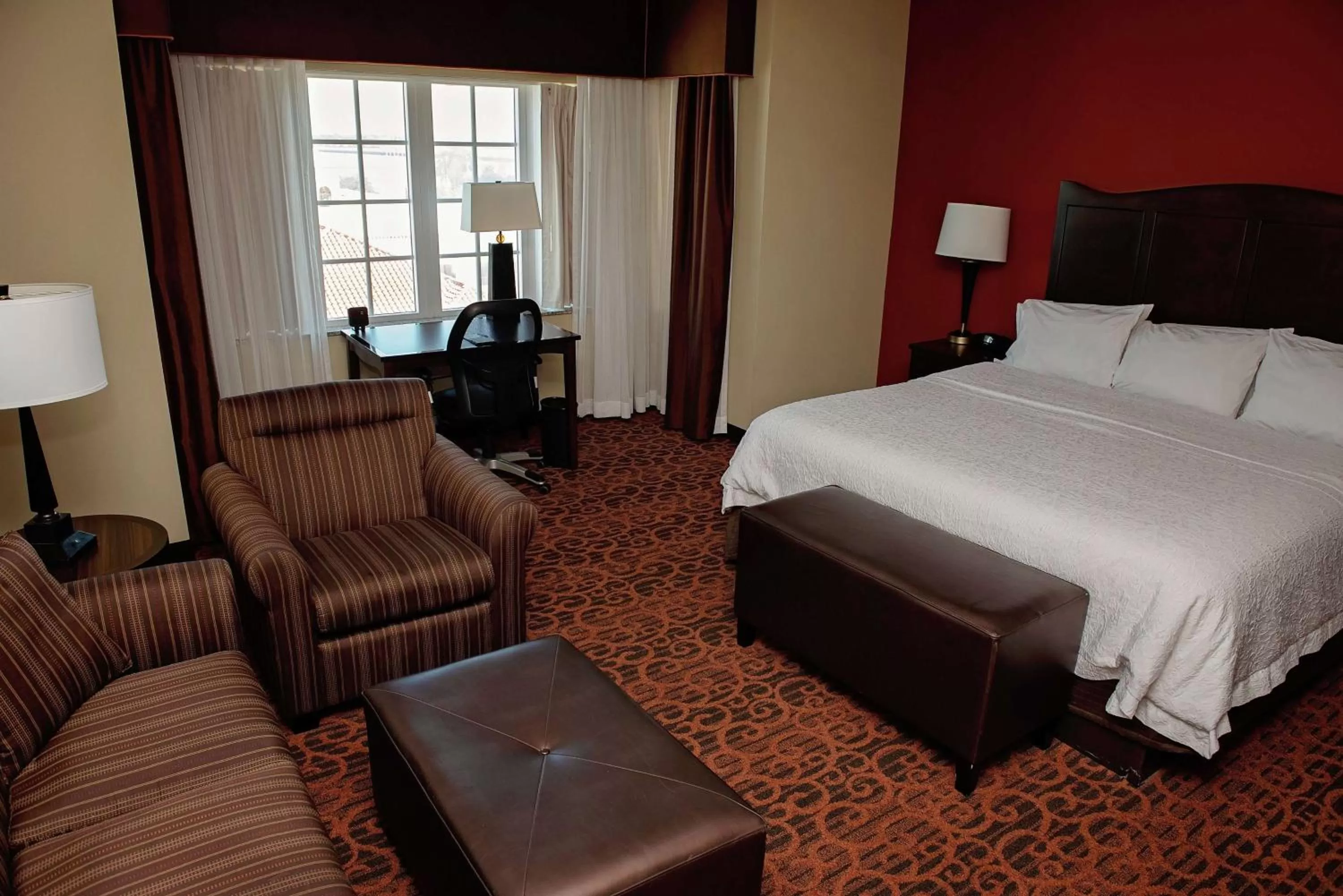 Photo of the whole room, Bed in Hampton Inn & Suites Bradenton