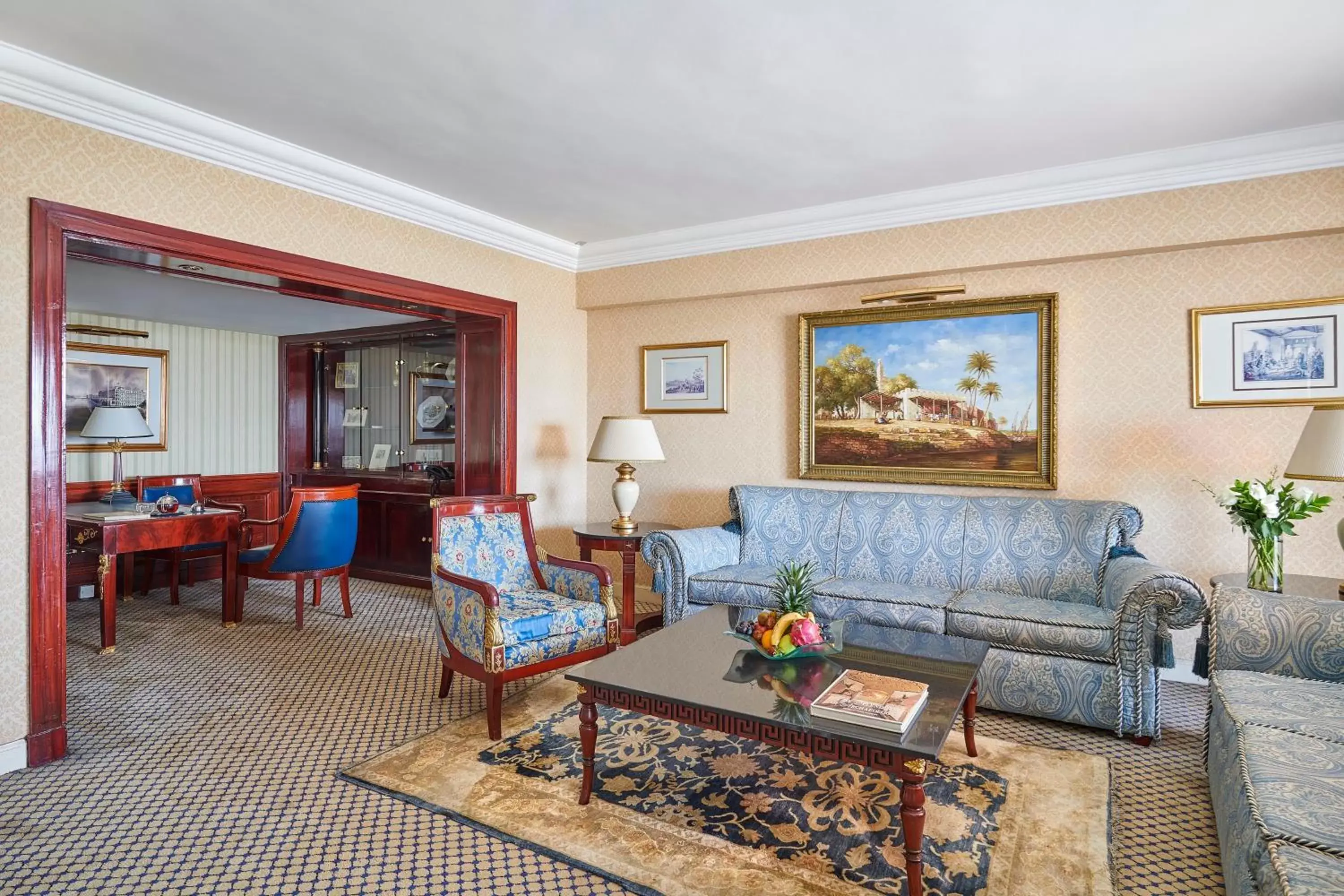 Photo of the whole room, Seating Area in InterContinental Cairo Semiramis, an IHG Hotel