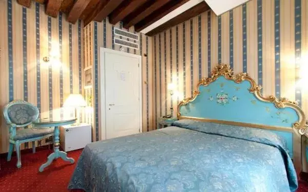 Bedroom in Hotel al Graspo de Ua