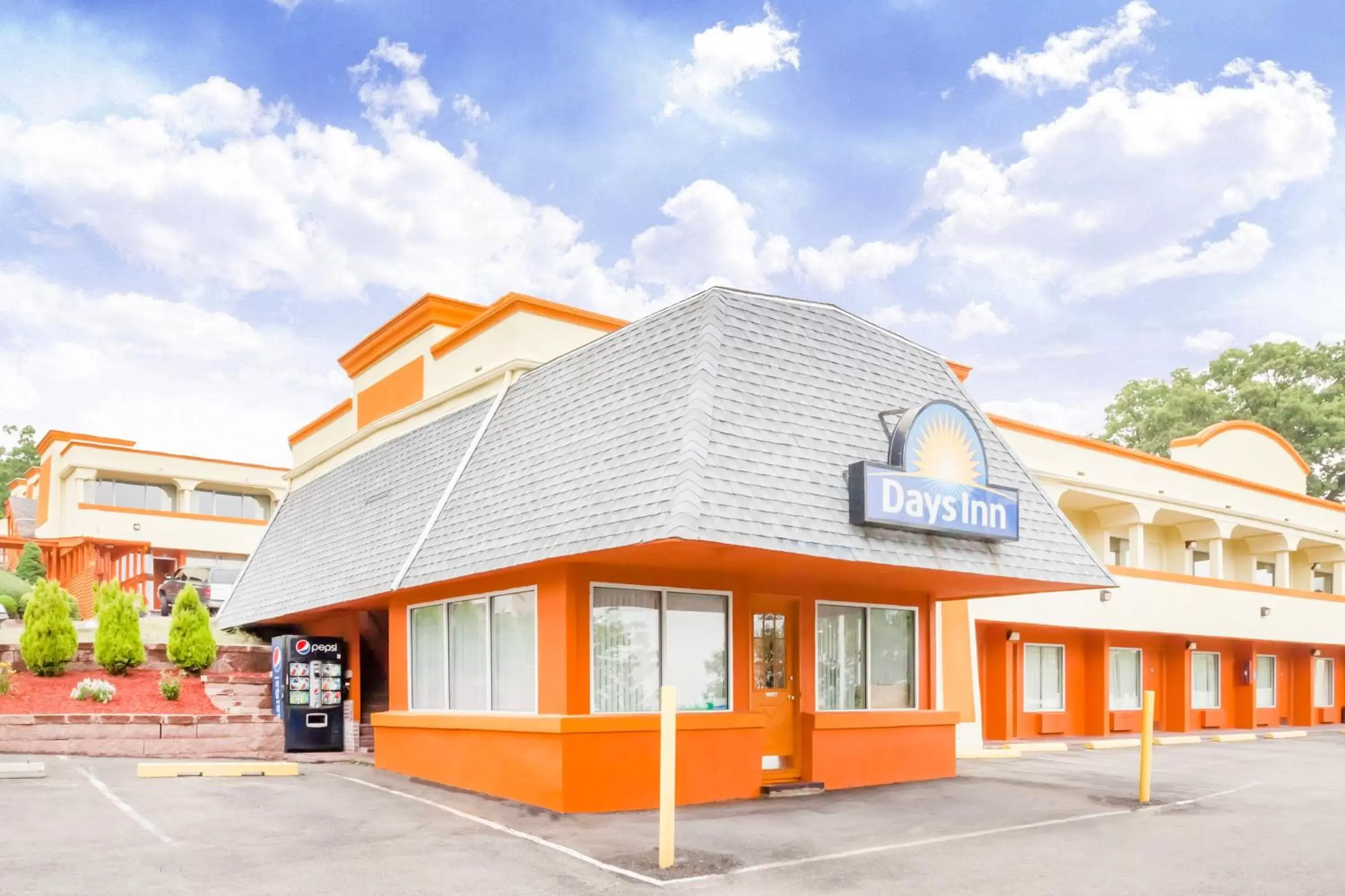 Facade/entrance, Property Building in Days Inn by Wyndham Tannersville