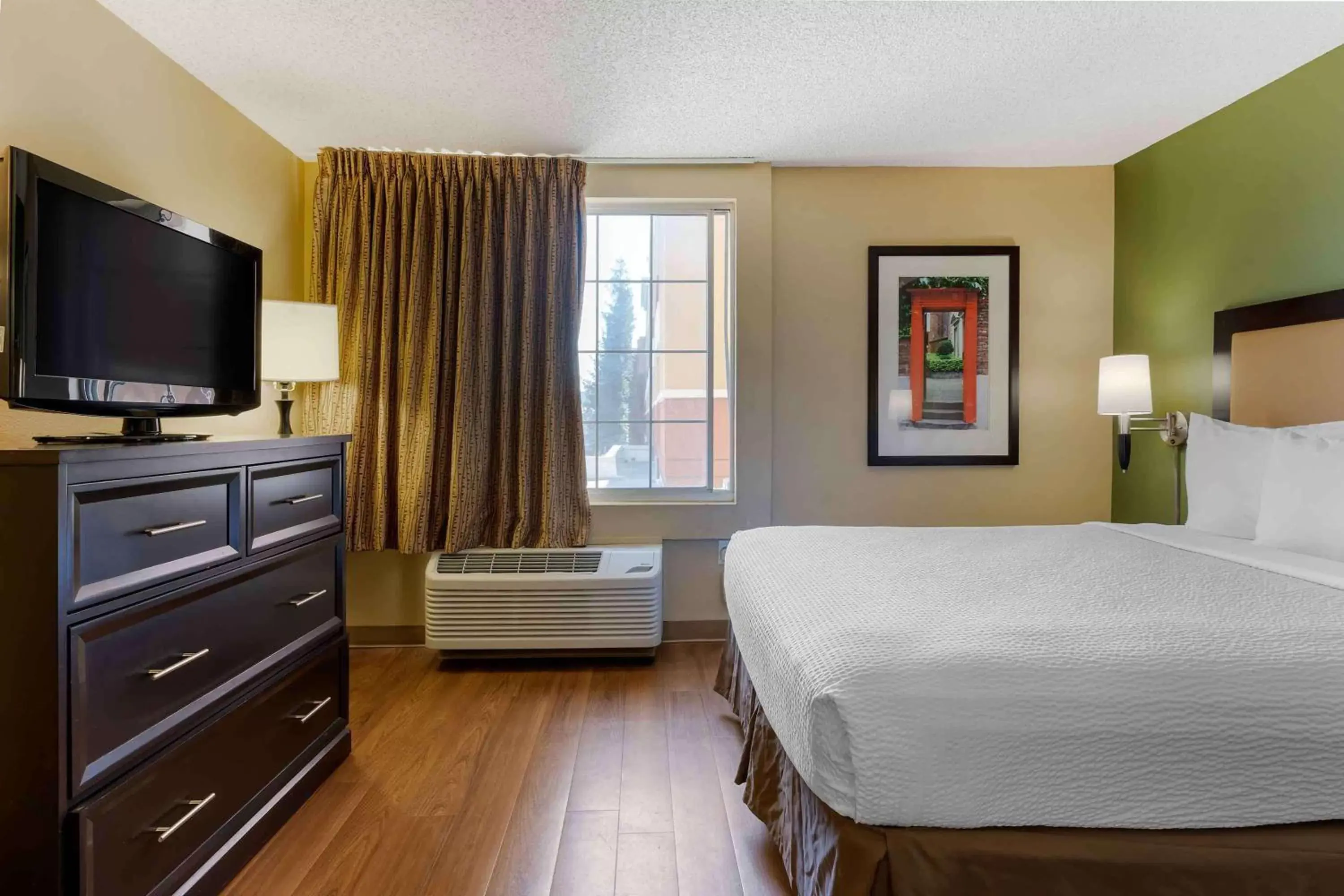 Bedroom, TV/Entertainment Center in Extended Stay America Suites - San Jose - Downtown