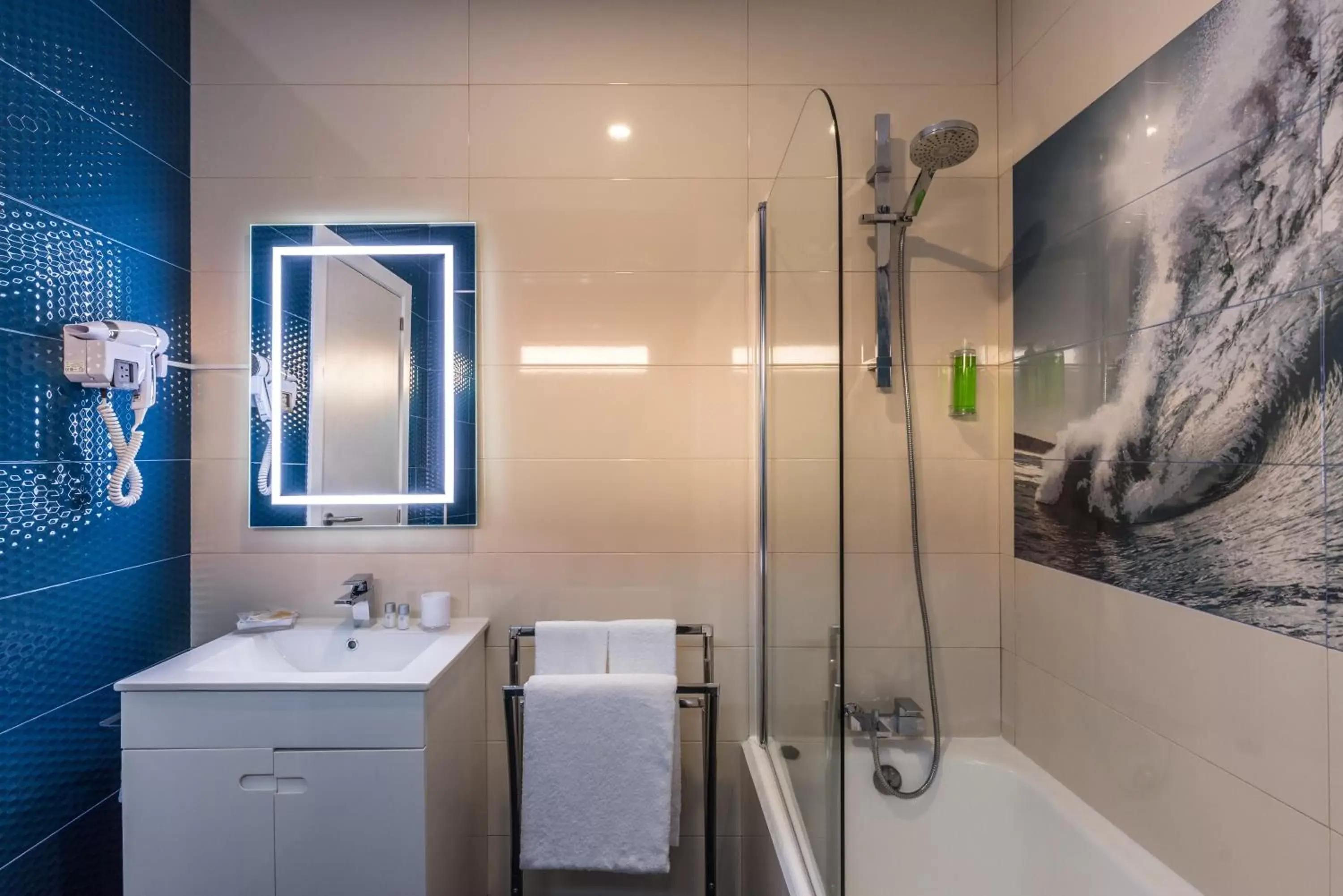 Shower, Bathroom in Suites @ Portarade