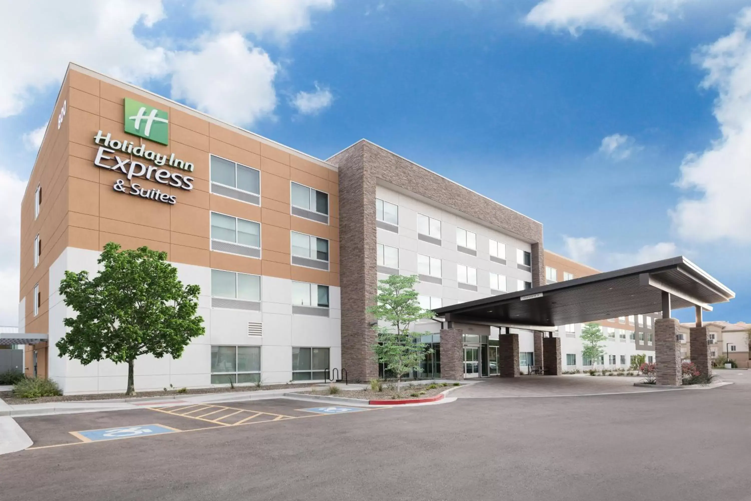 Property Building in Holiday Inn Express & Suites - Phoenix - Airport North, an IHG Hotel