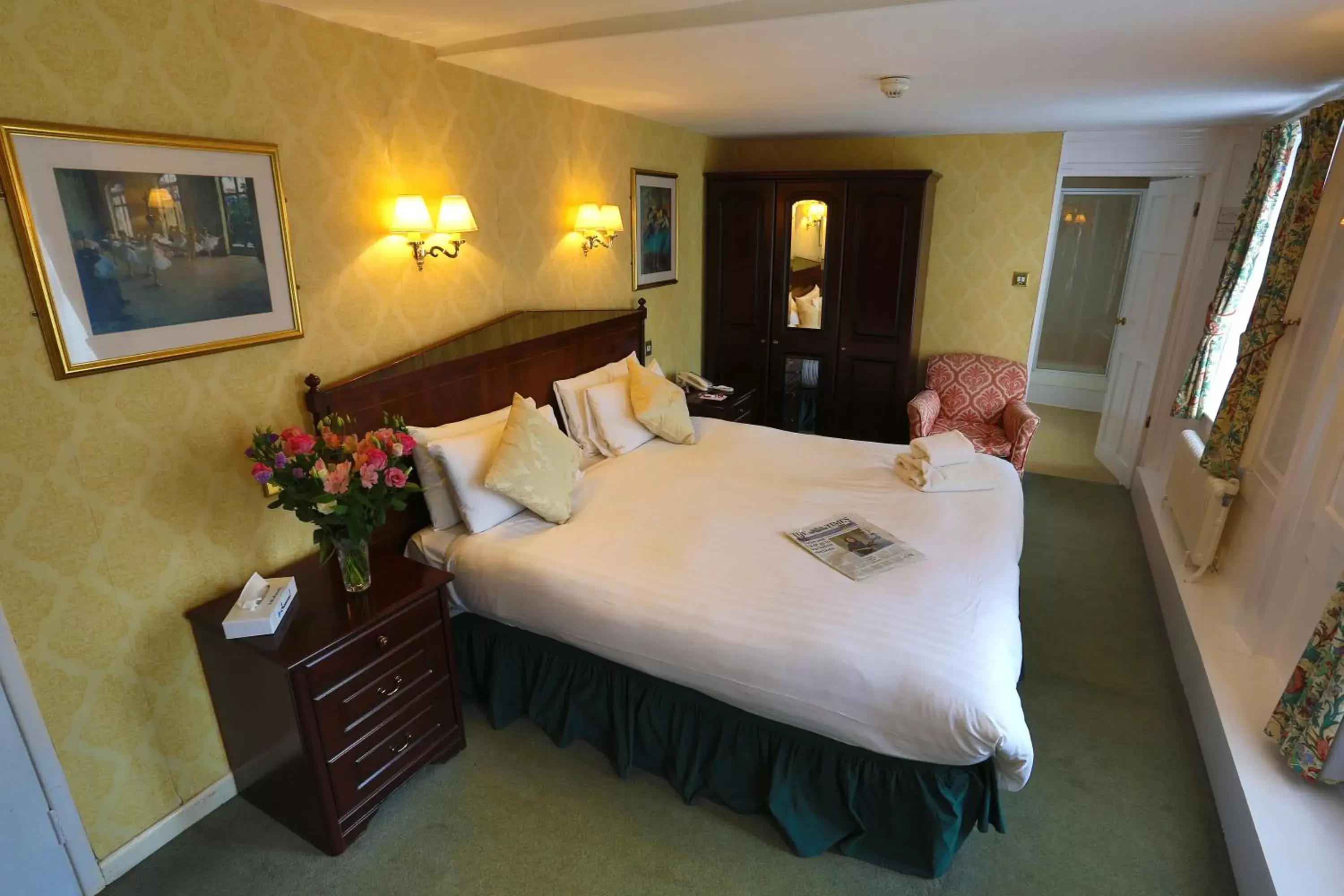 Bedroom, Bed in Best Western The George Hotel, Swaffham